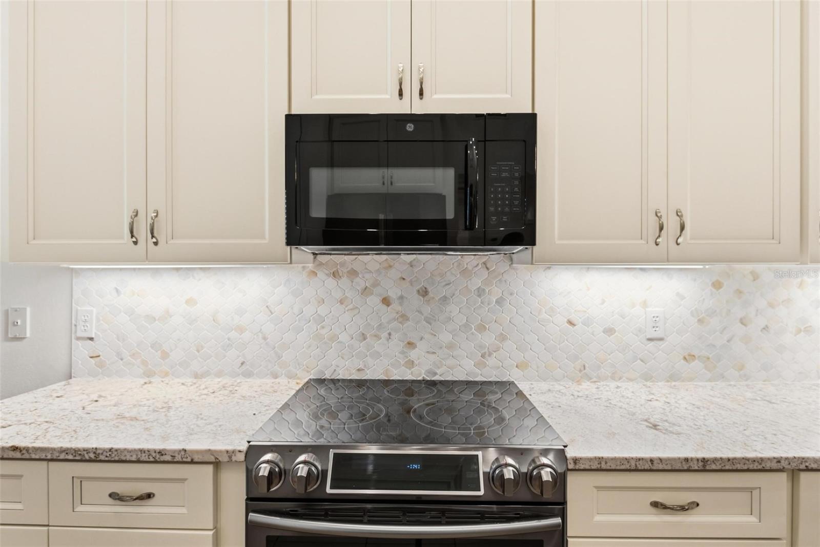 12 RIVERPOINT DR #12