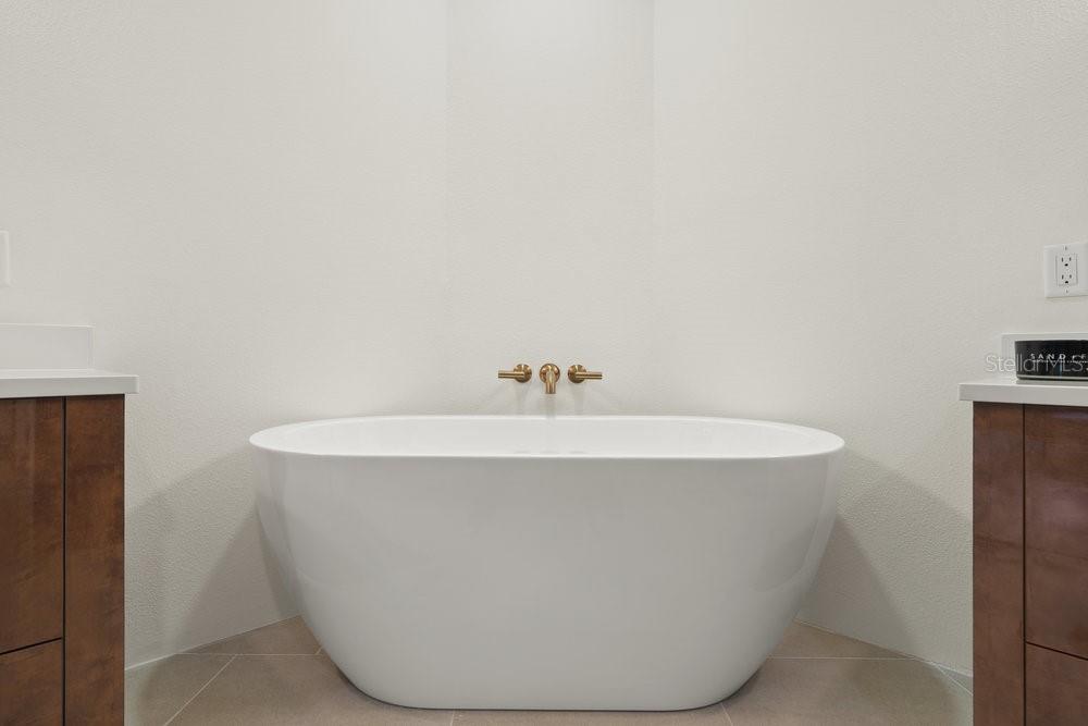 455 RIVERFRONT DR #A202