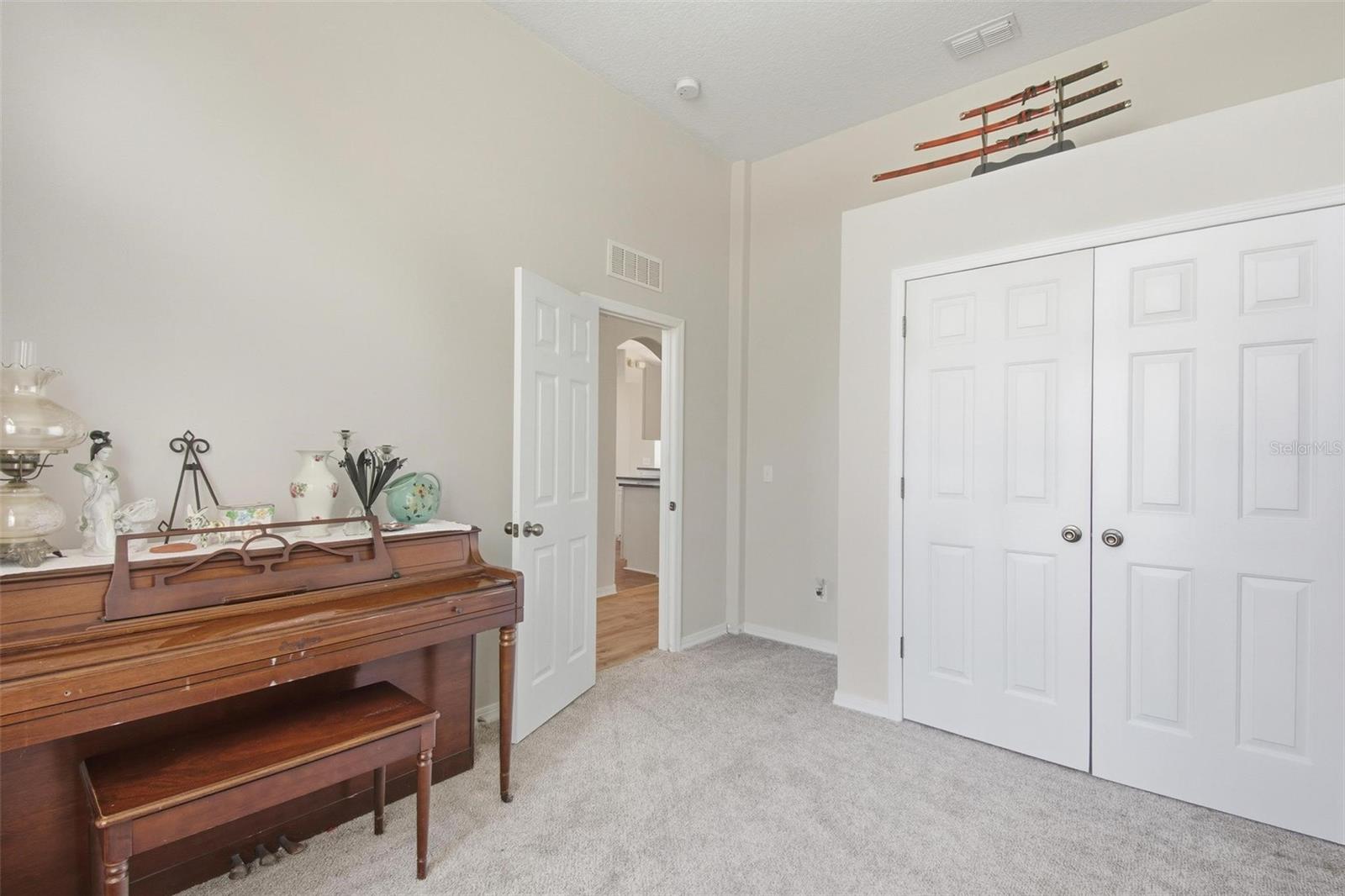 22 PINETREE DR