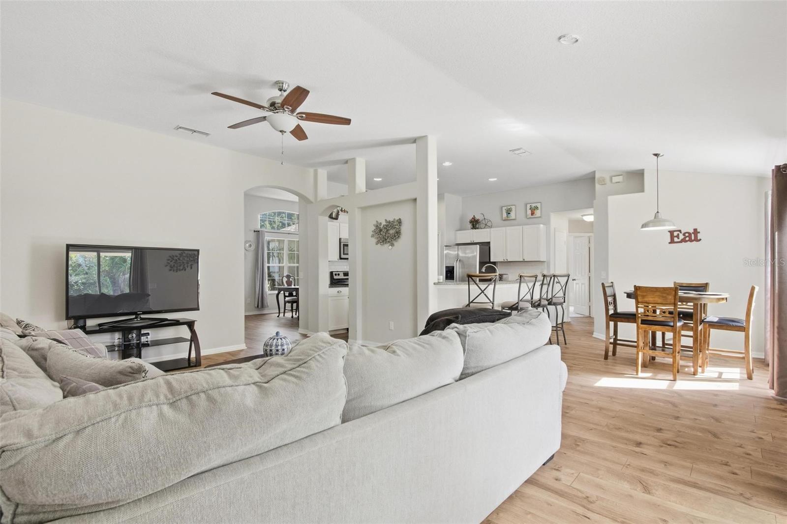 22 PINETREE DR