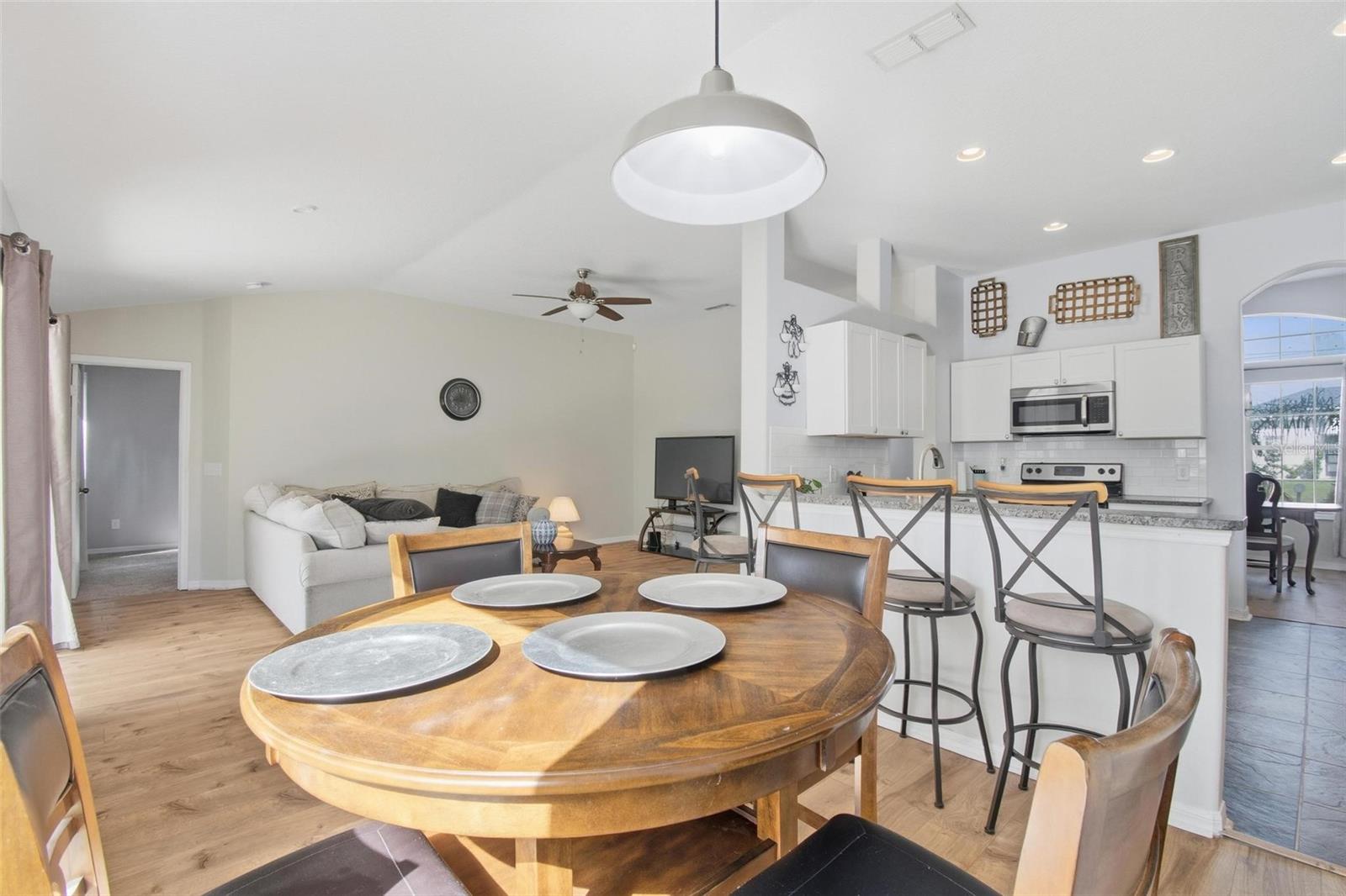 22 PINETREE DR