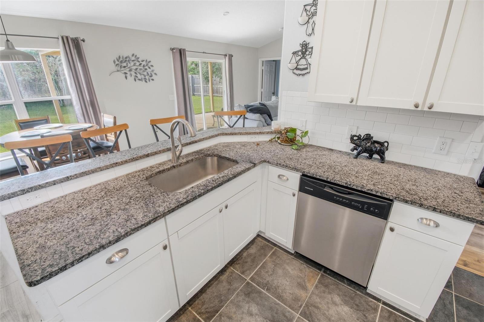 22 PINETREE DR