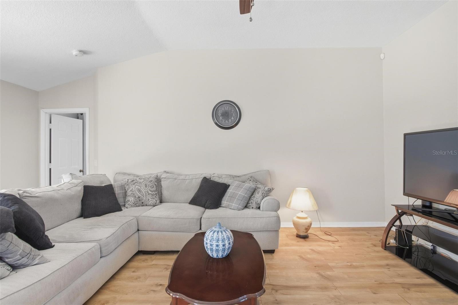22 PINETREE DR