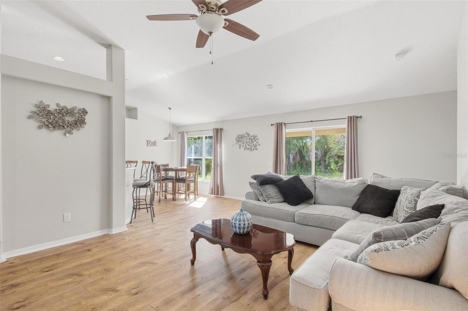 22 PINETREE DR