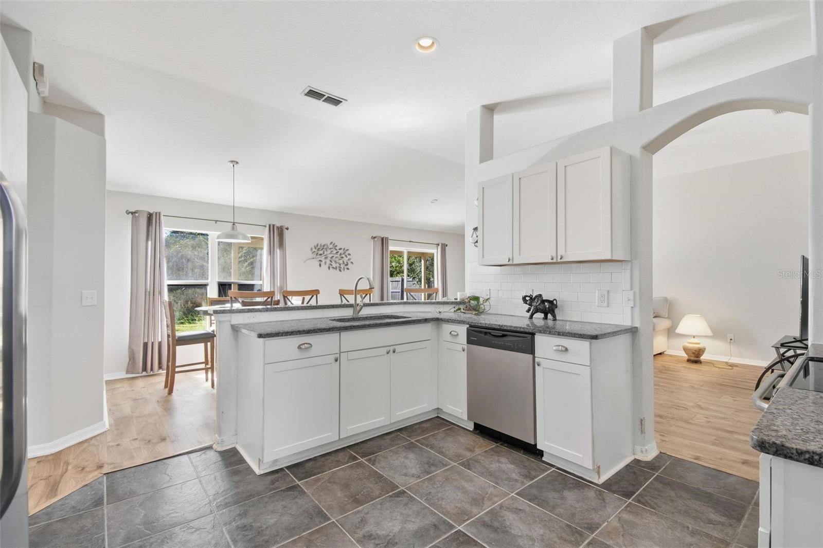 22 PINETREE DR