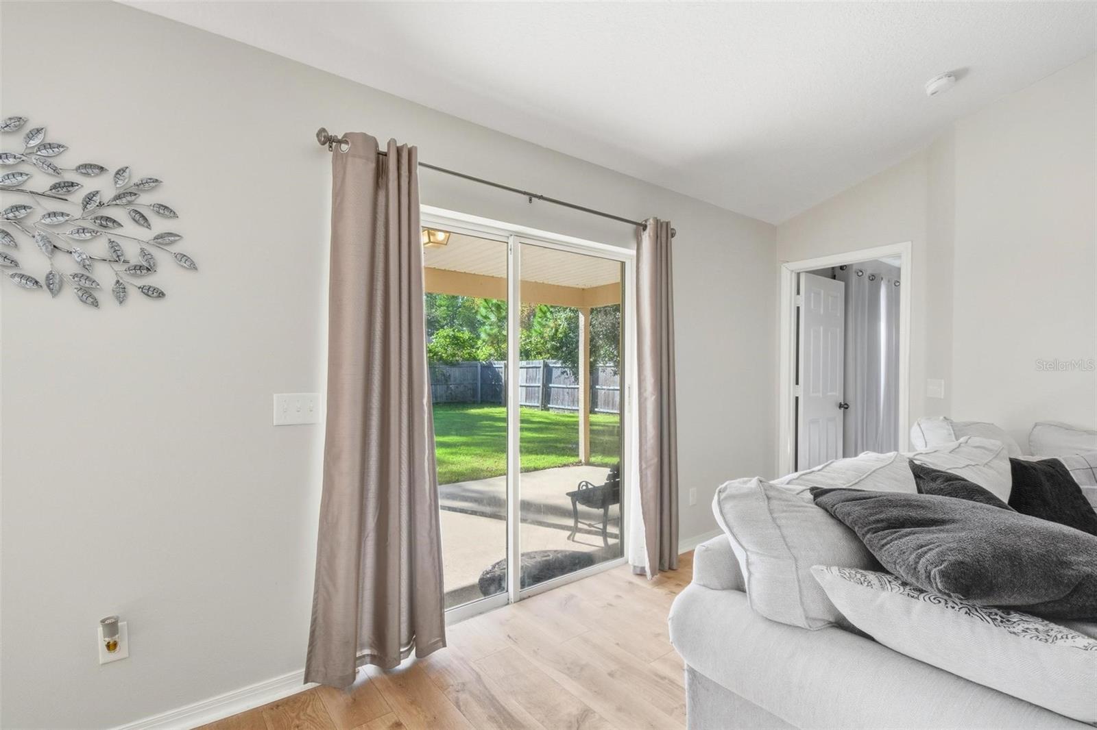 22 PINETREE DR