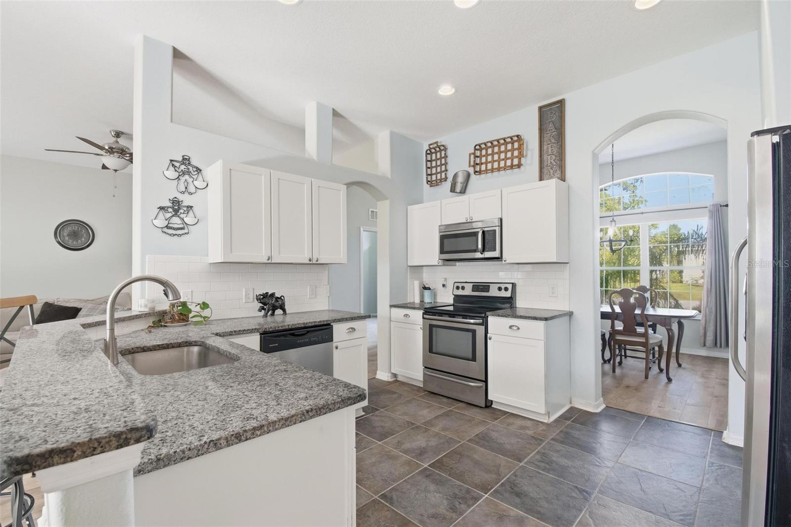 22 PINETREE DR