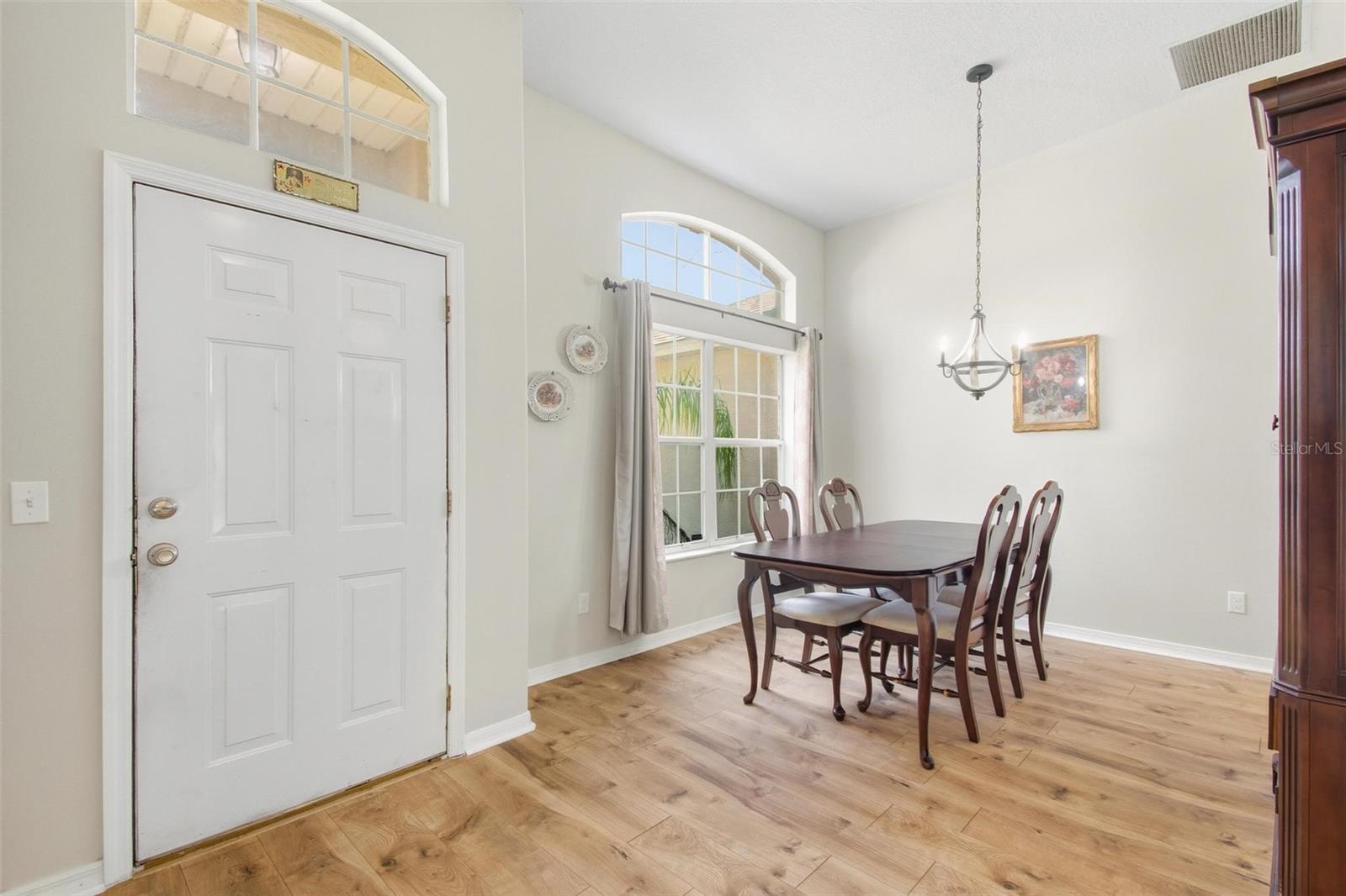22 PINETREE DR