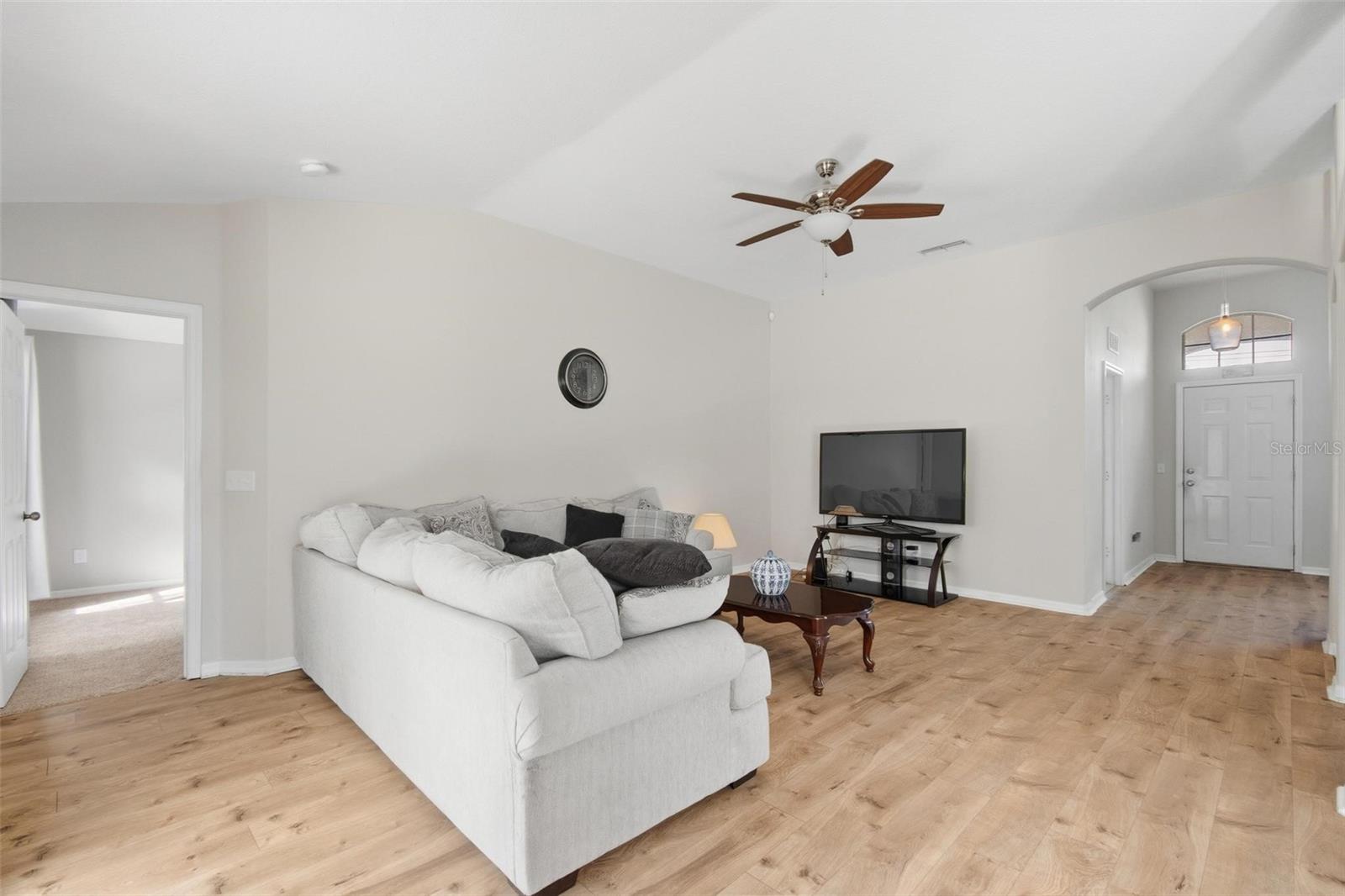 22 PINETREE DR