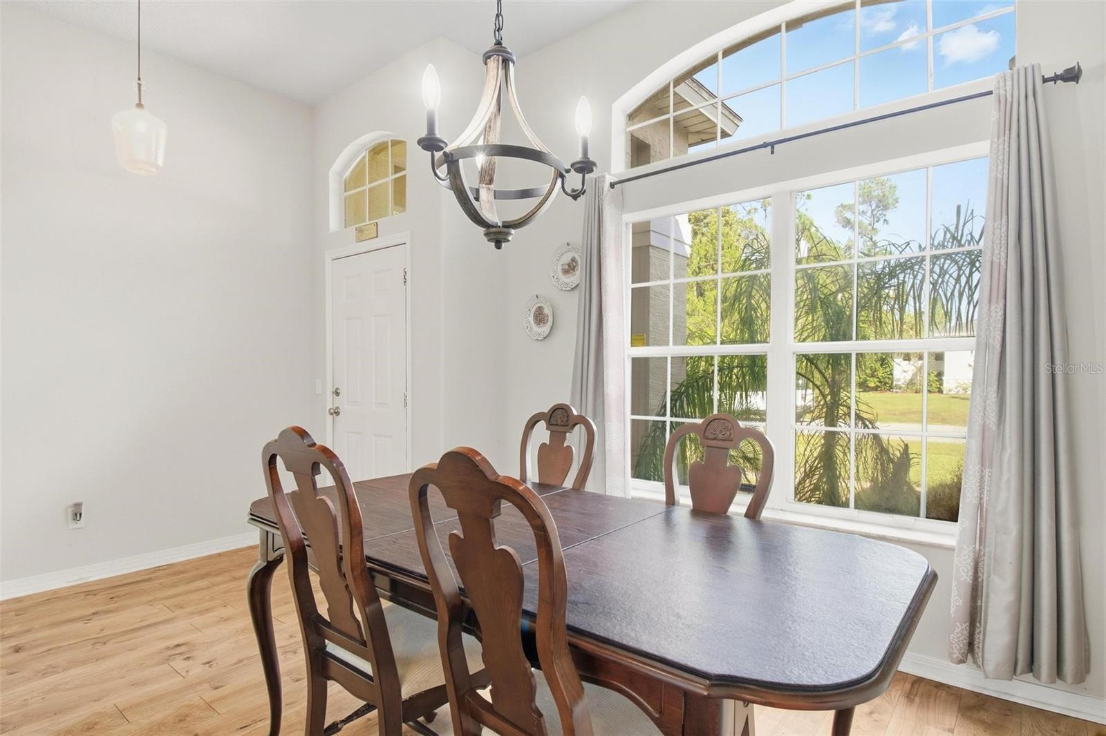 22 PINETREE DR