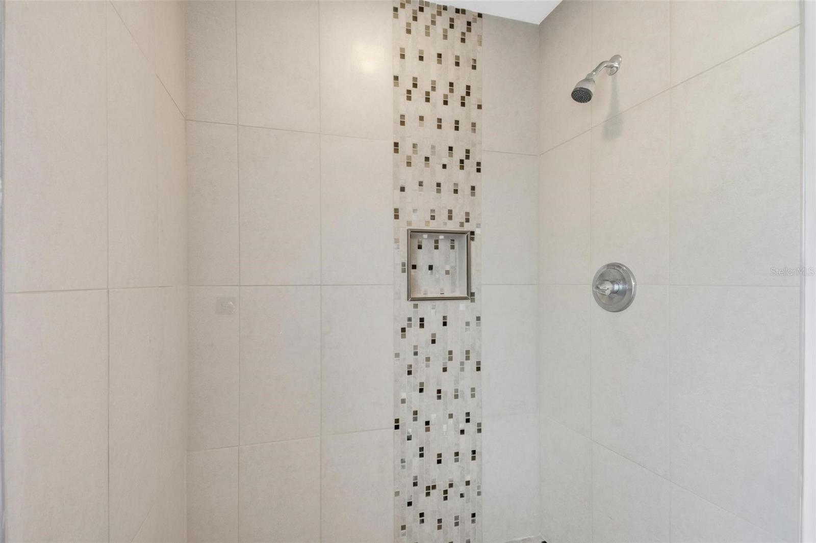 22 PINETREE DR