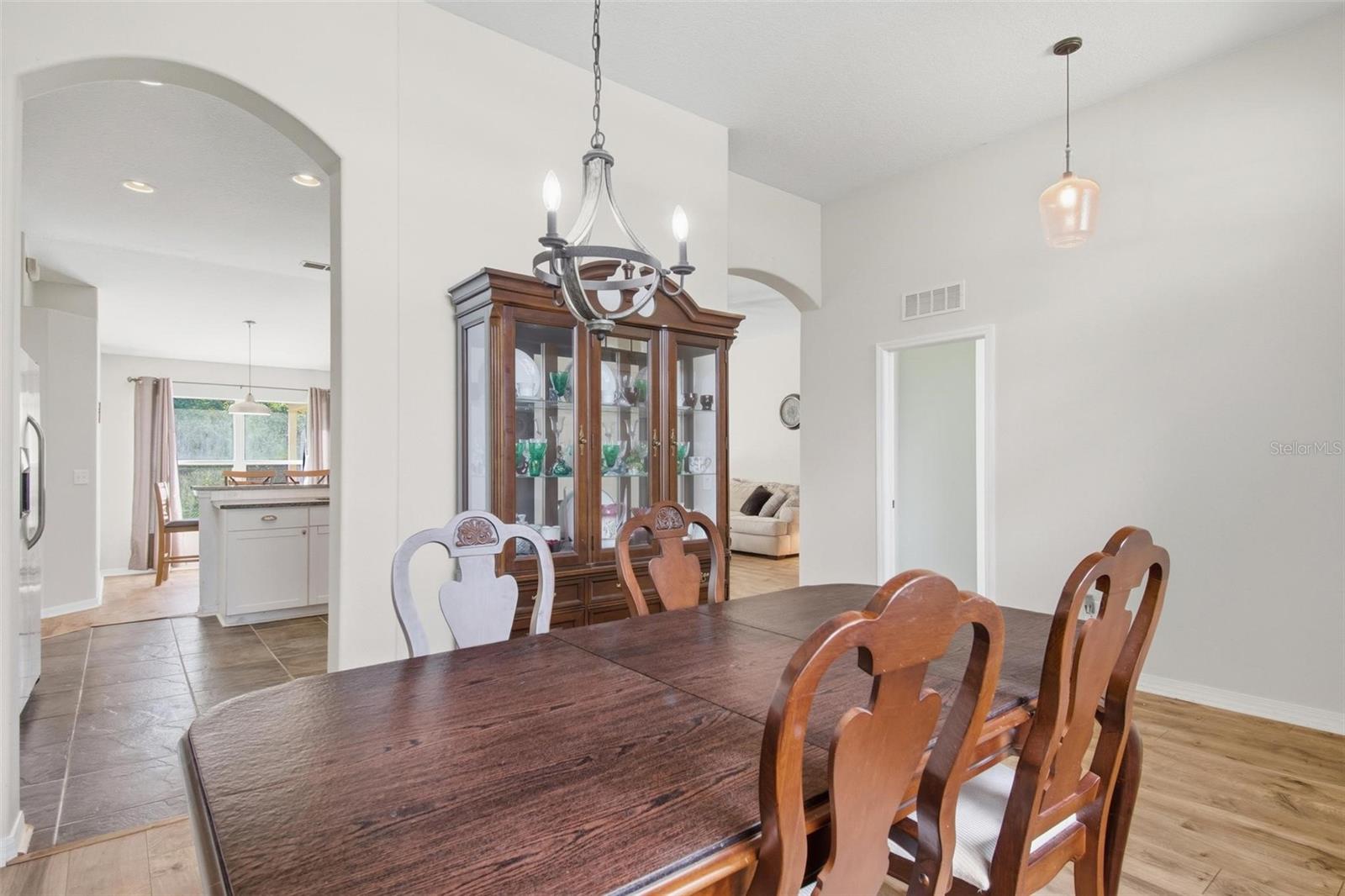 22 PINETREE DR