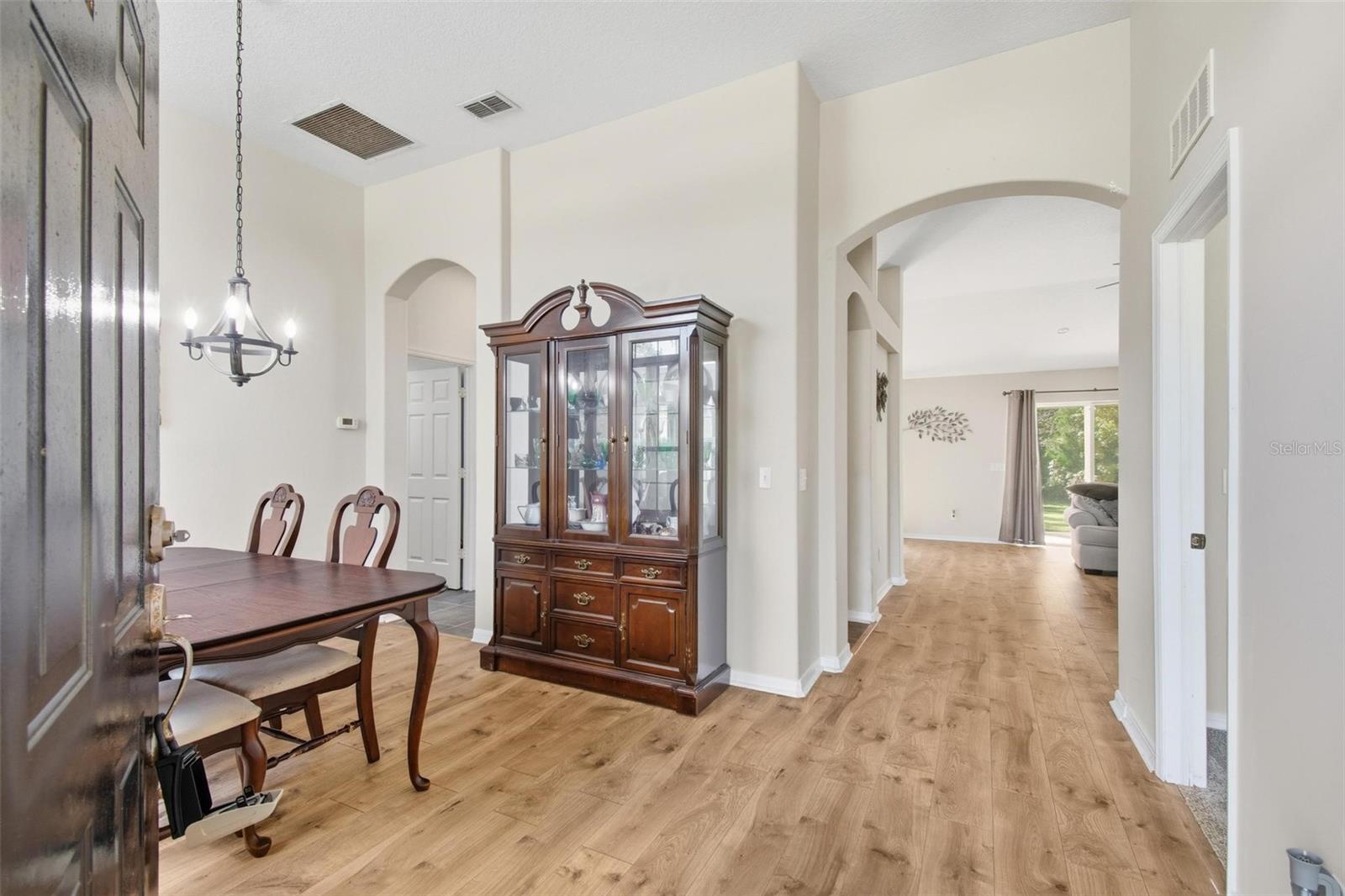 22 PINETREE DR