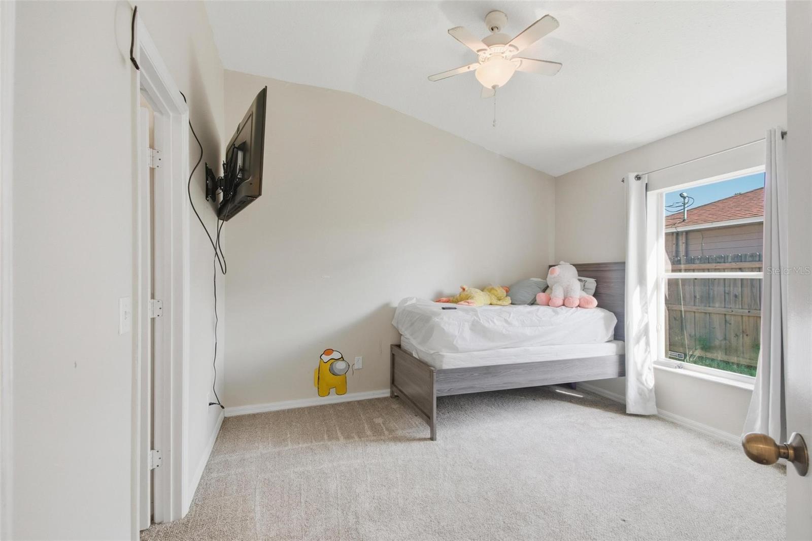 22 PINETREE DR