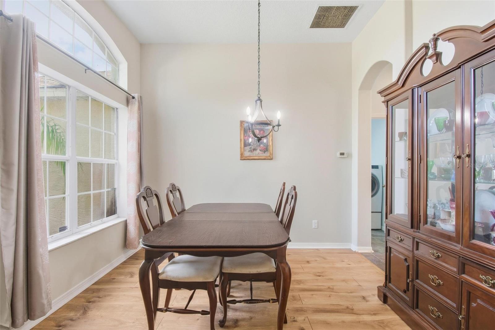 22 PINETREE DR