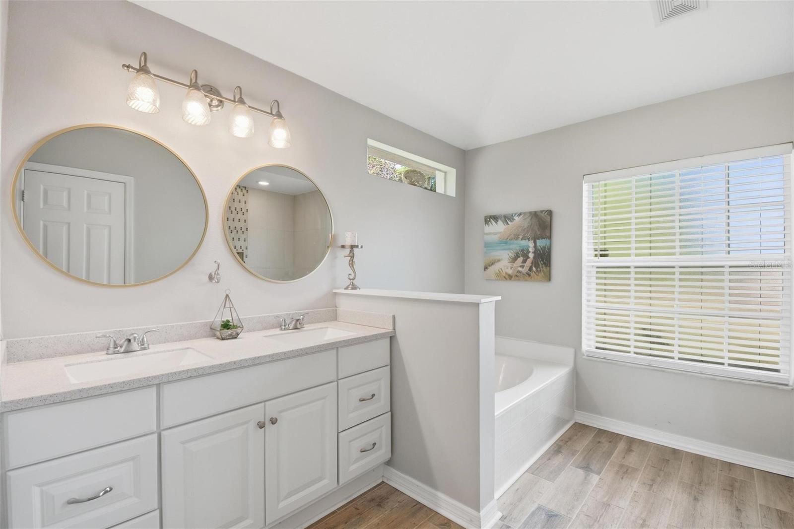 22 PINETREE DR