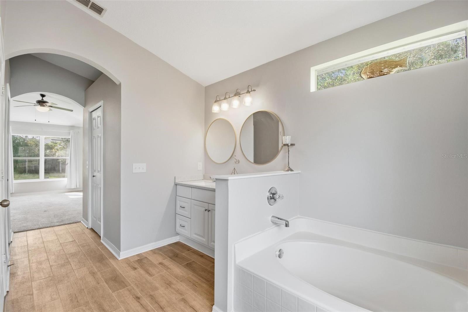 22 PINETREE DR