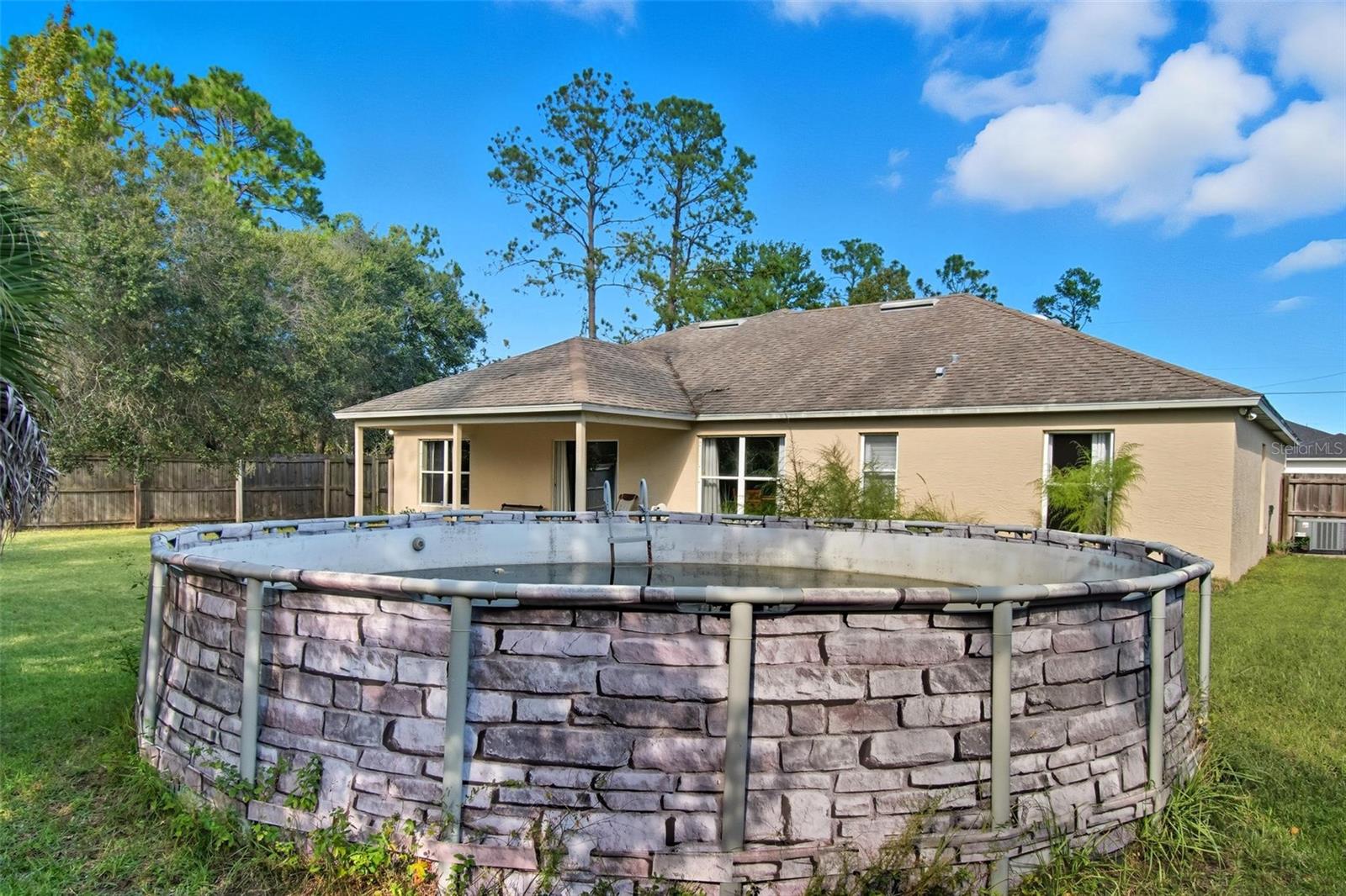 22 PINETREE DR