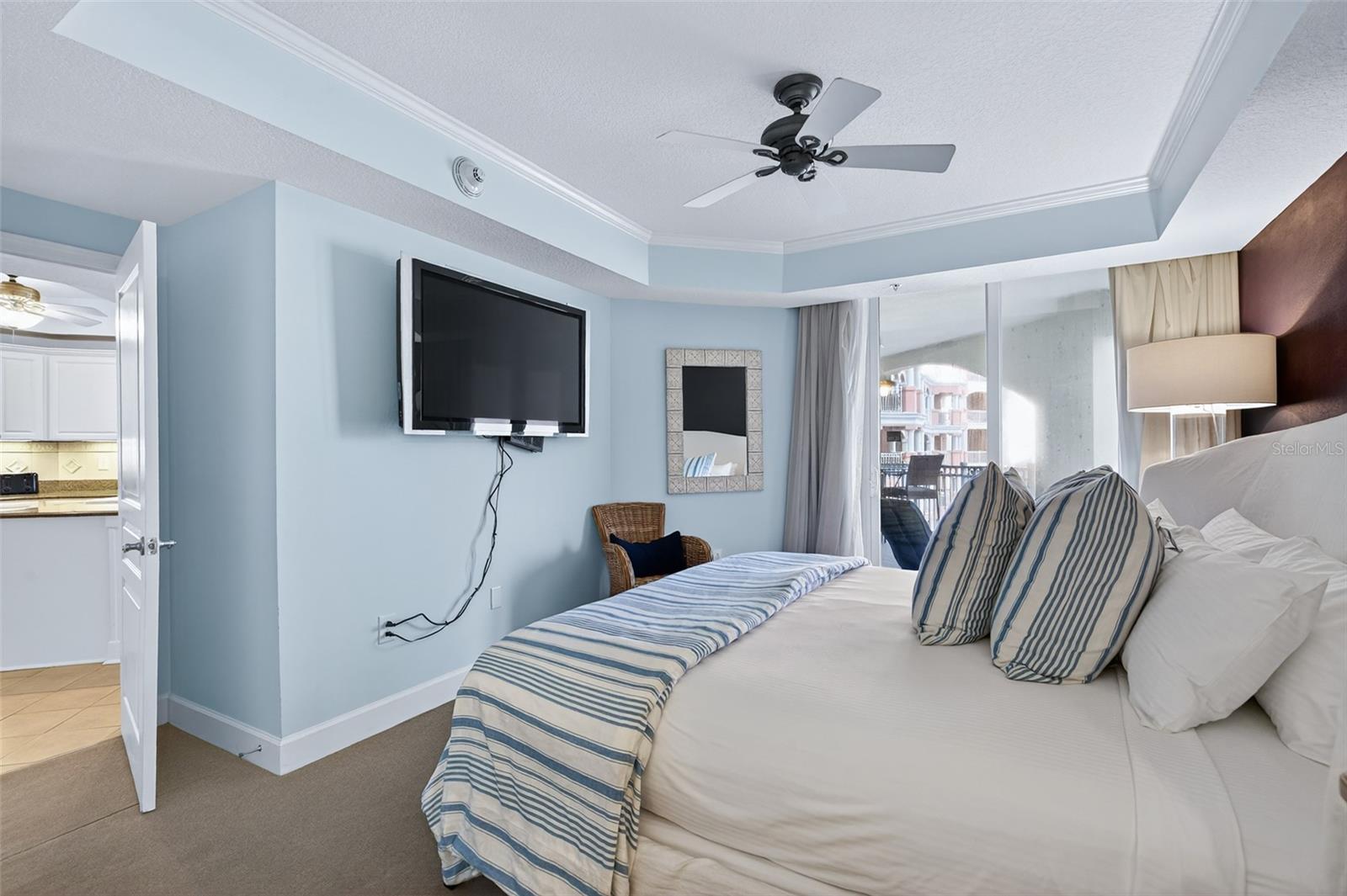 200 OCEAN CREST DRIVE #605