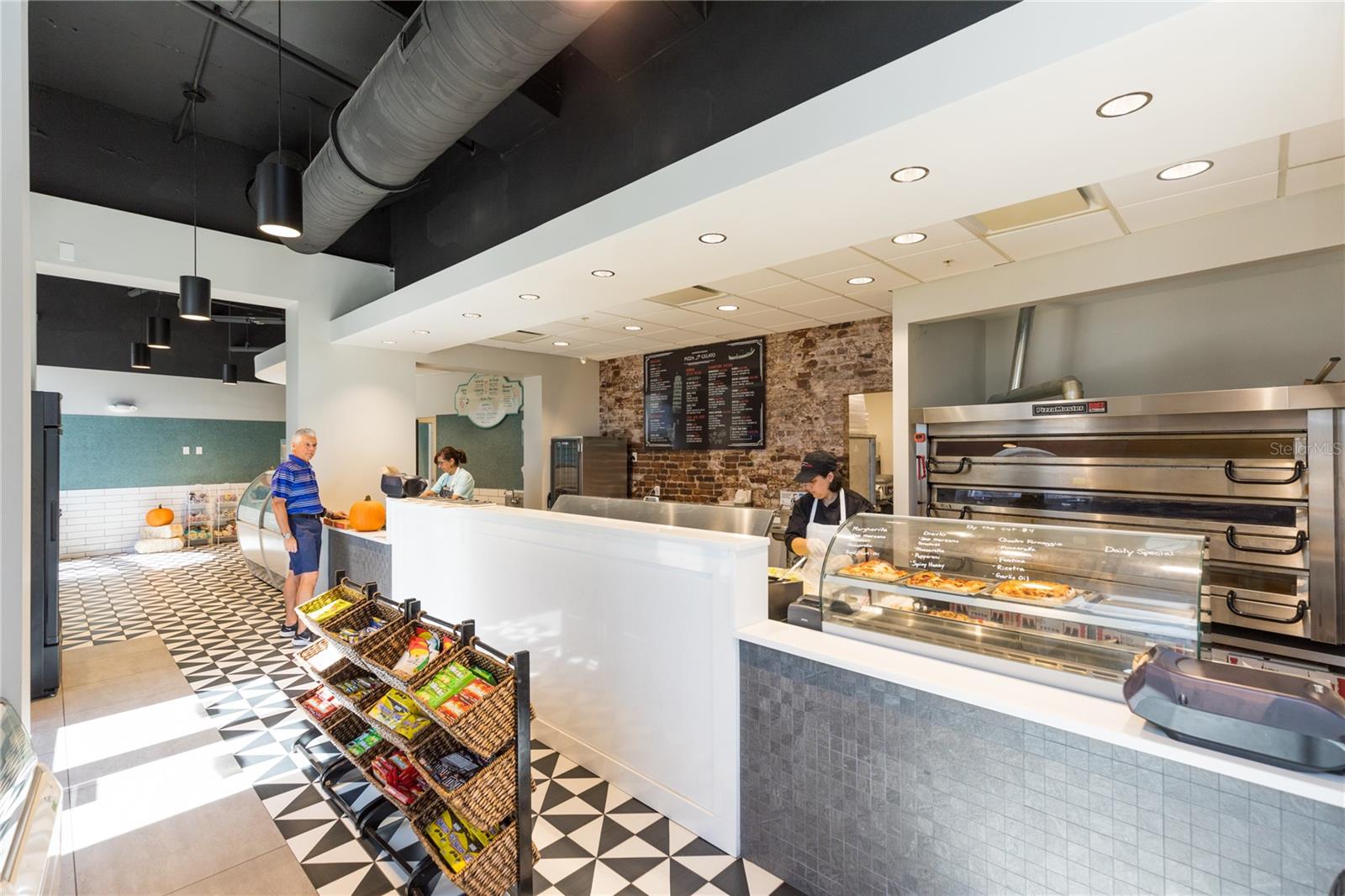 200 OCEAN CREST DRIVE #605