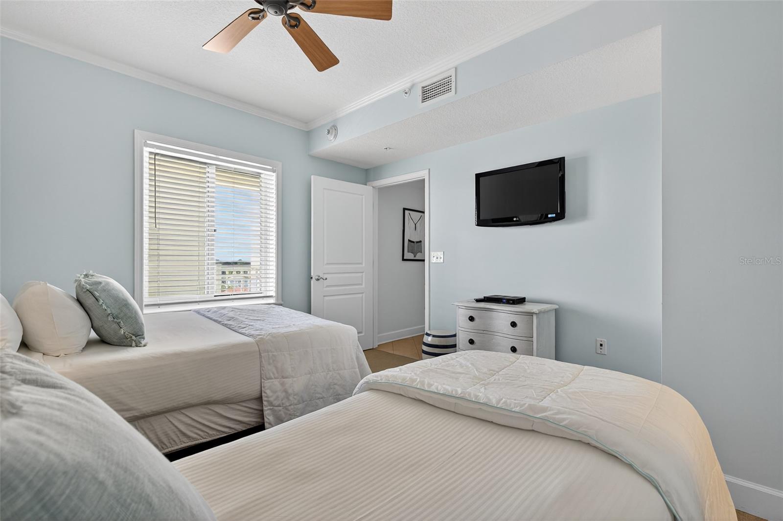 200 OCEAN CREST DRIVE #605