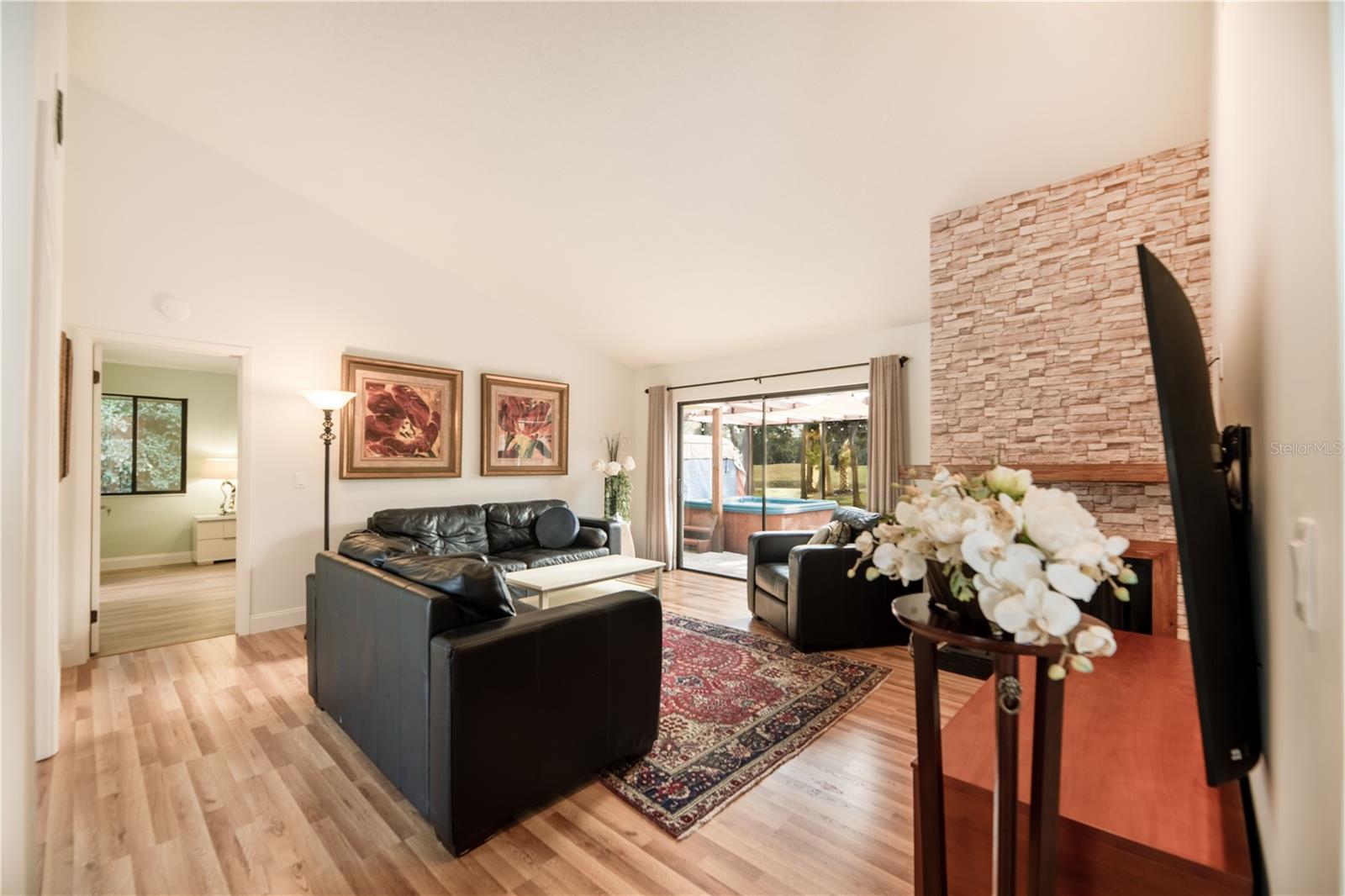 340 WELLINGTON DR