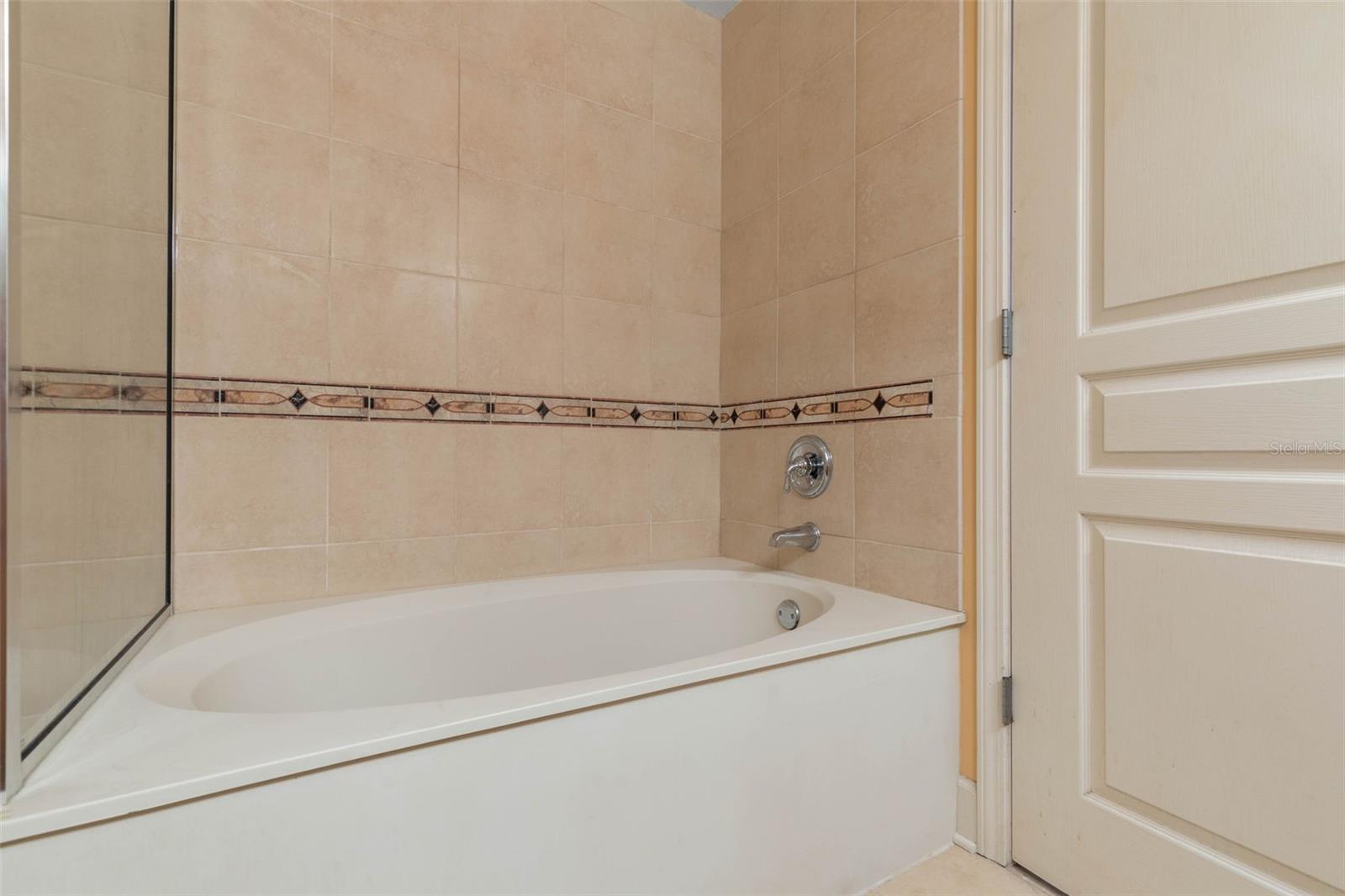 200 OCEAN CREST DR #109