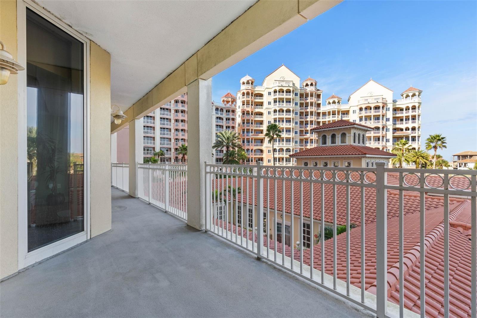 200 OCEAN CREST DR #109