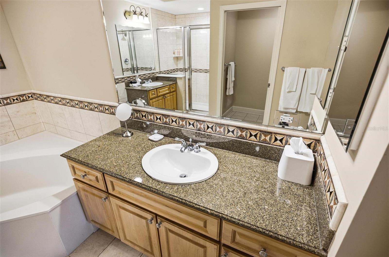 200 OCEAN CREST DR #707