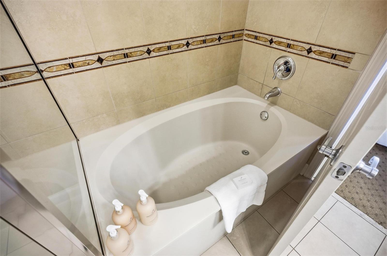 200 OCEAN CREST DR #707