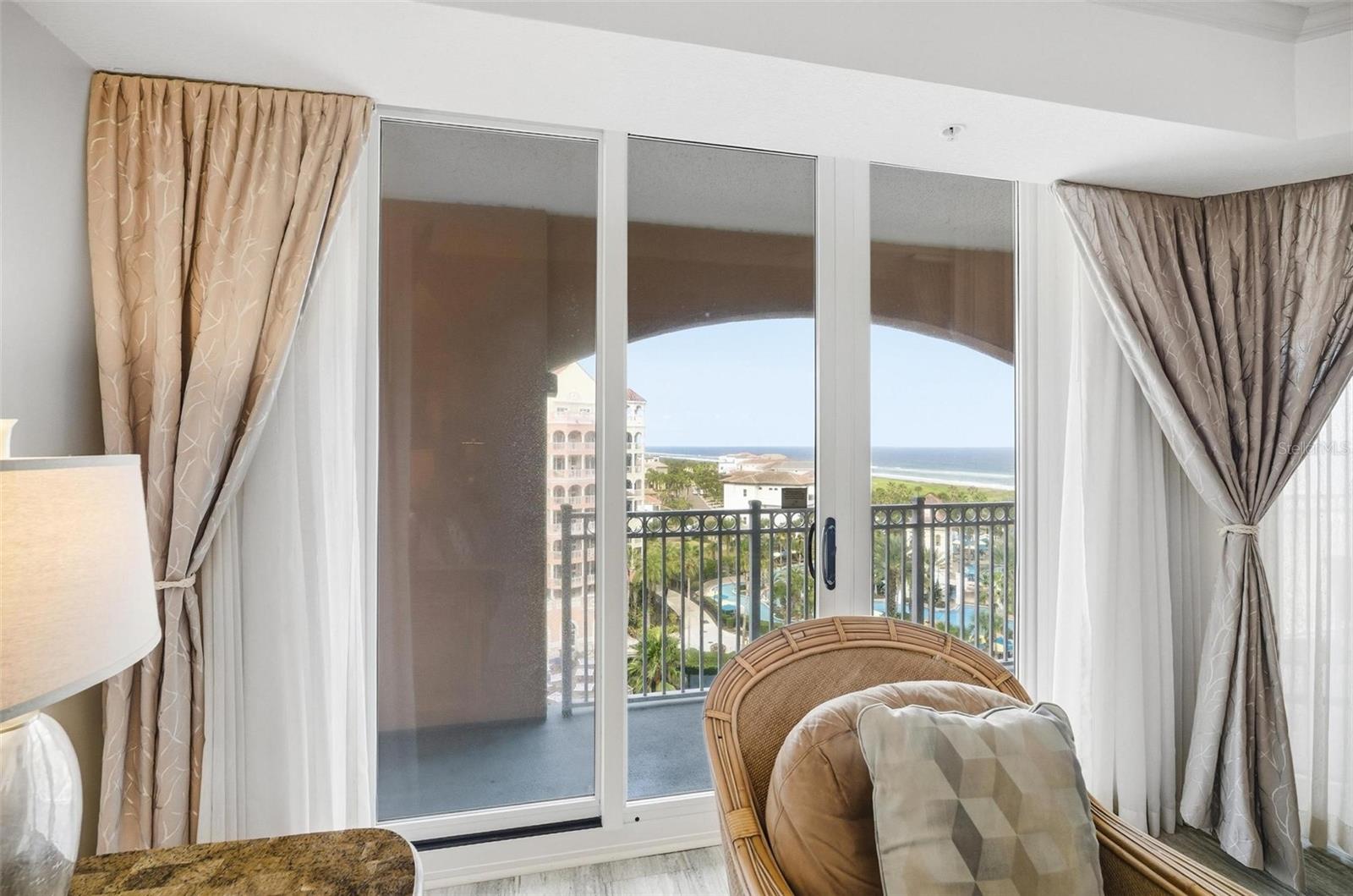 200 OCEAN CREST DR #707