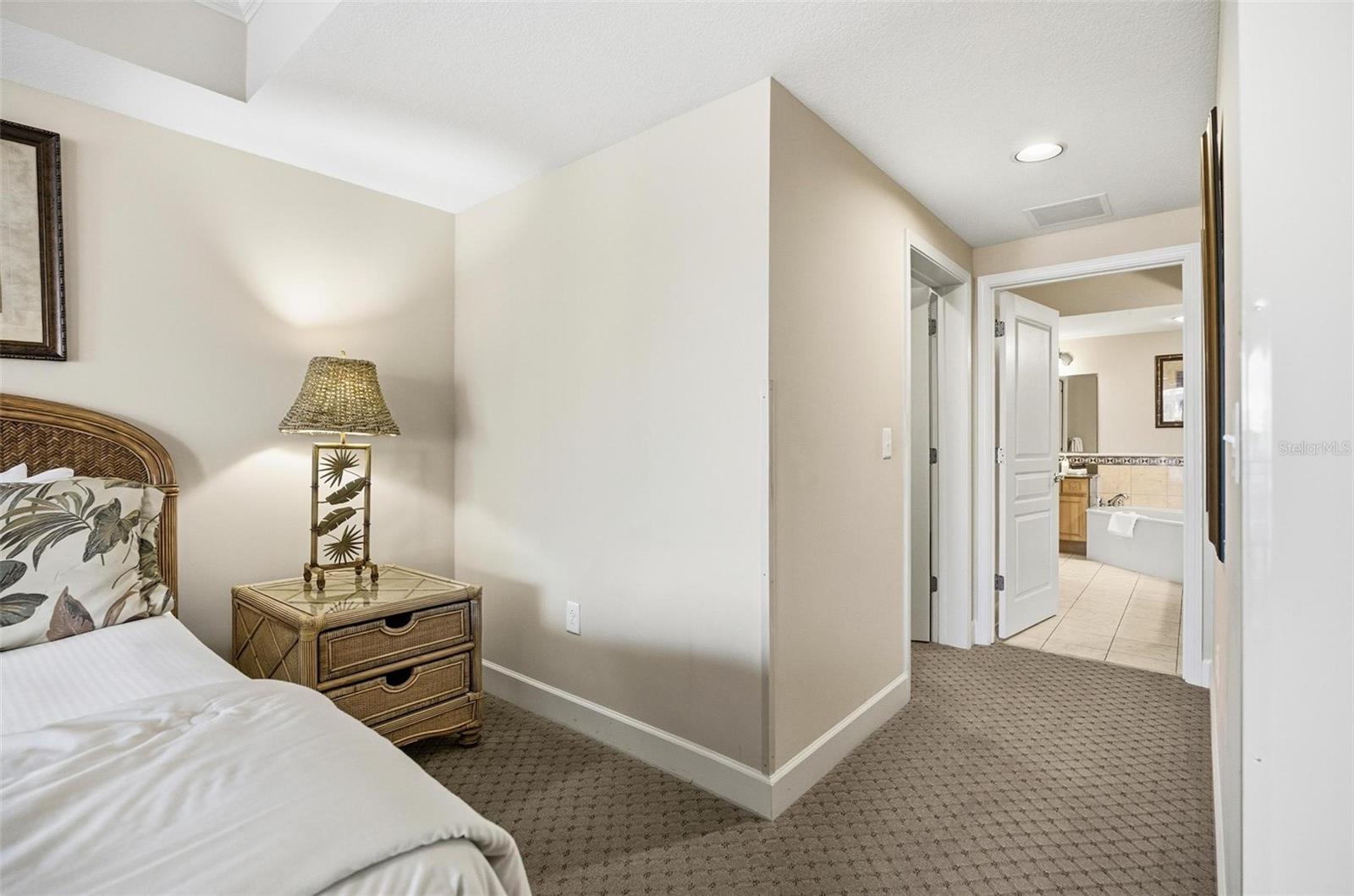 200 OCEAN CREST DR #707