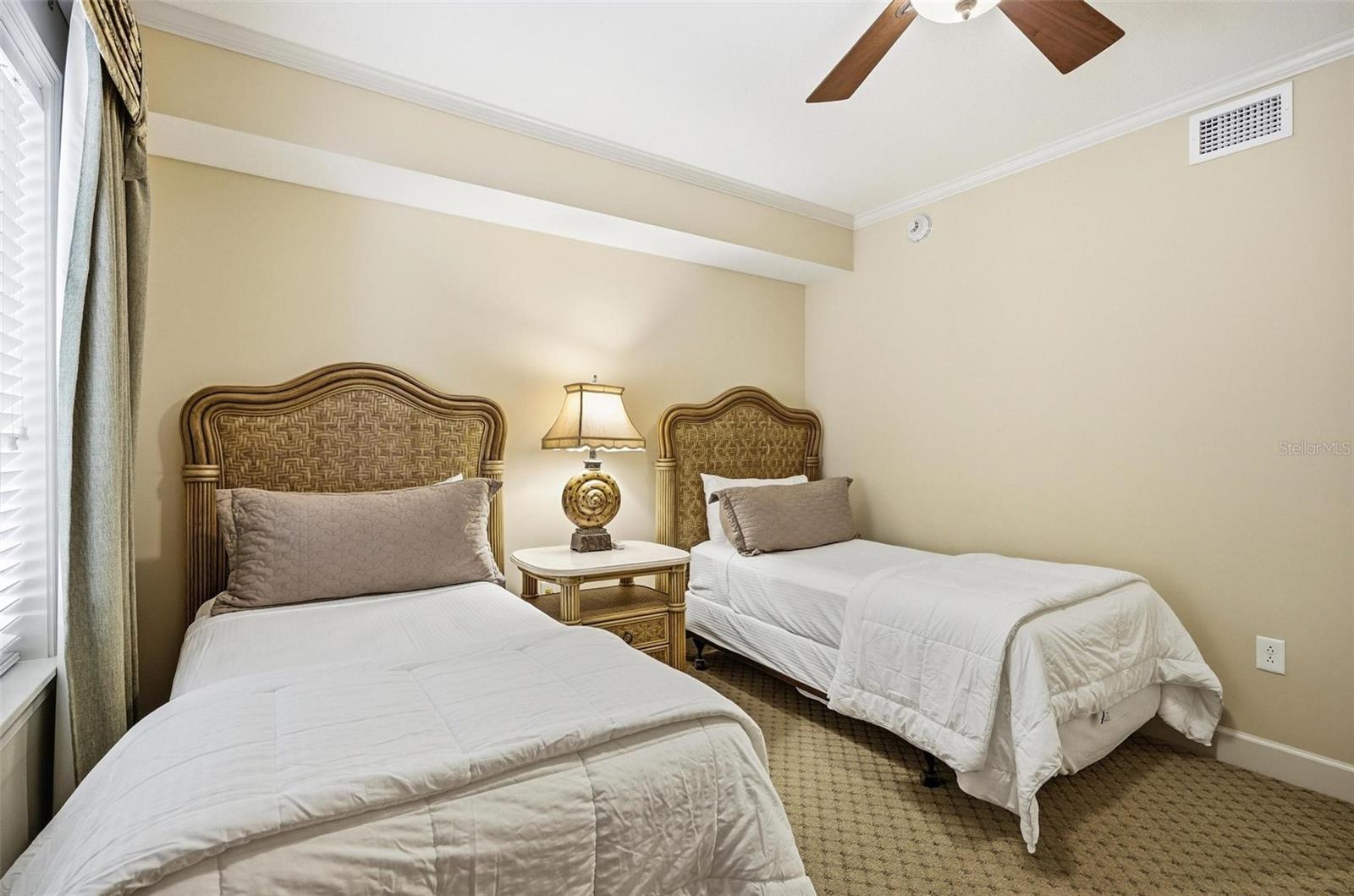 200 OCEAN CREST DR #707