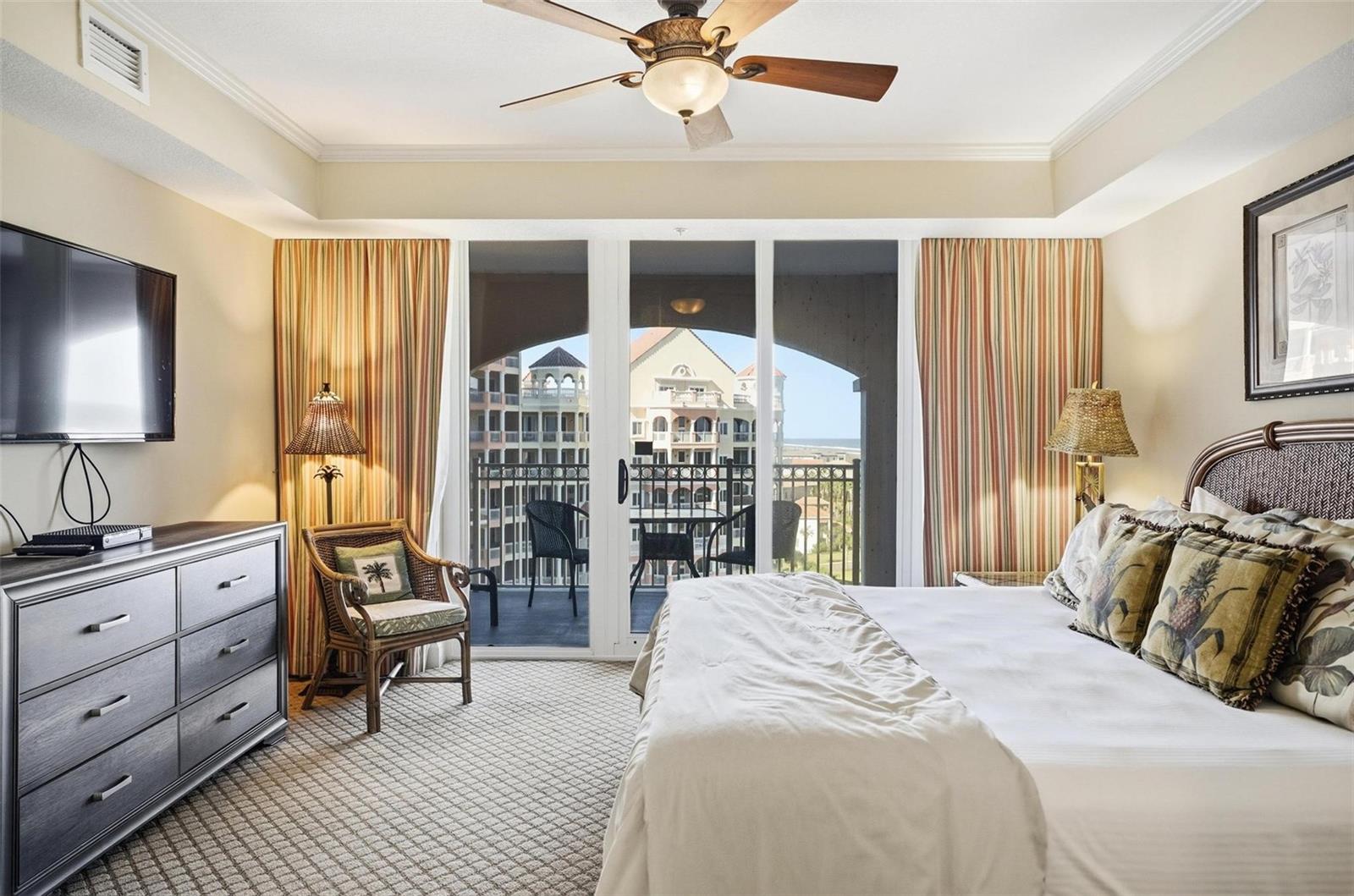 200 OCEAN CREST DR #707