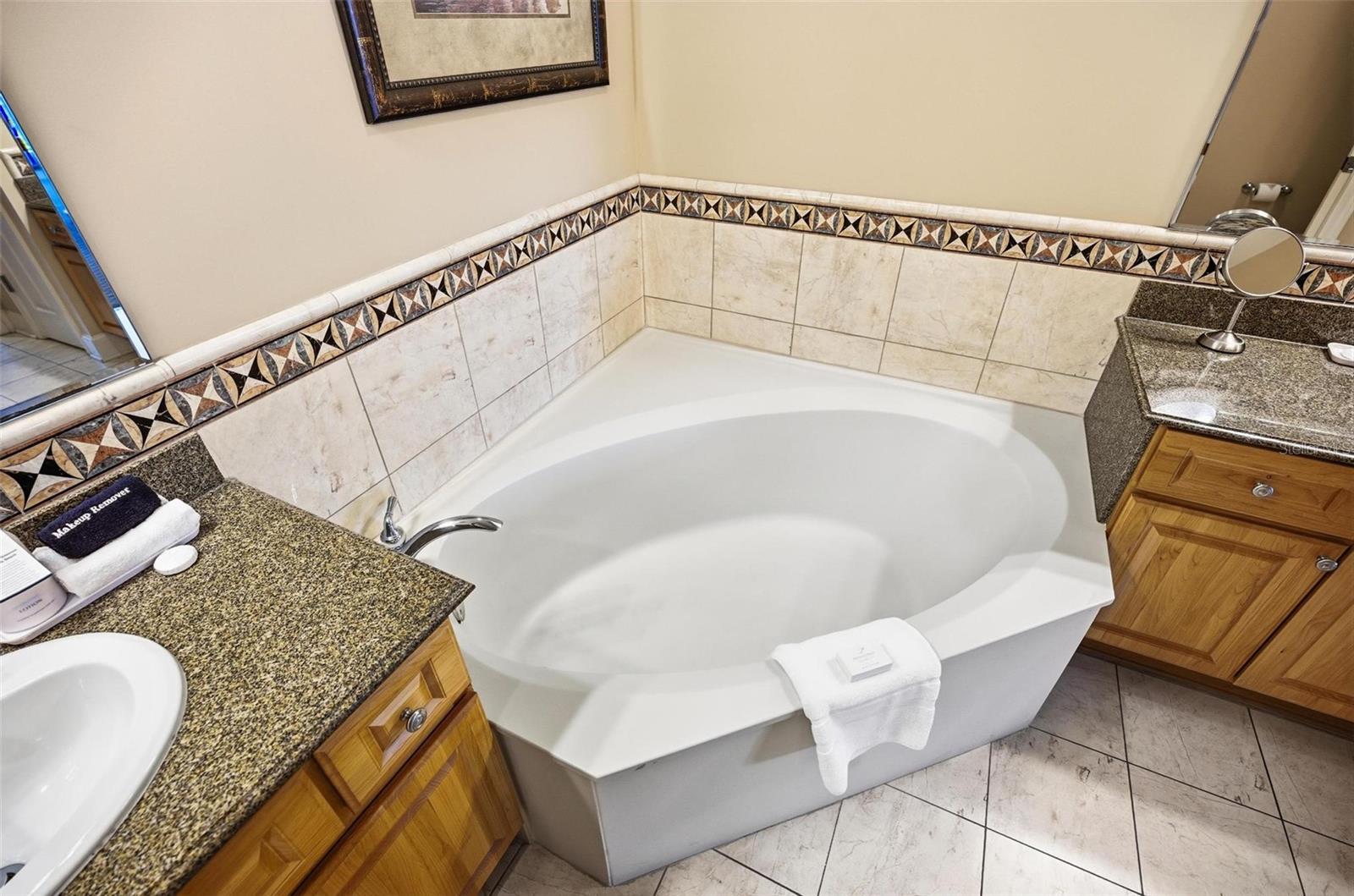 200 OCEAN CREST DR #707