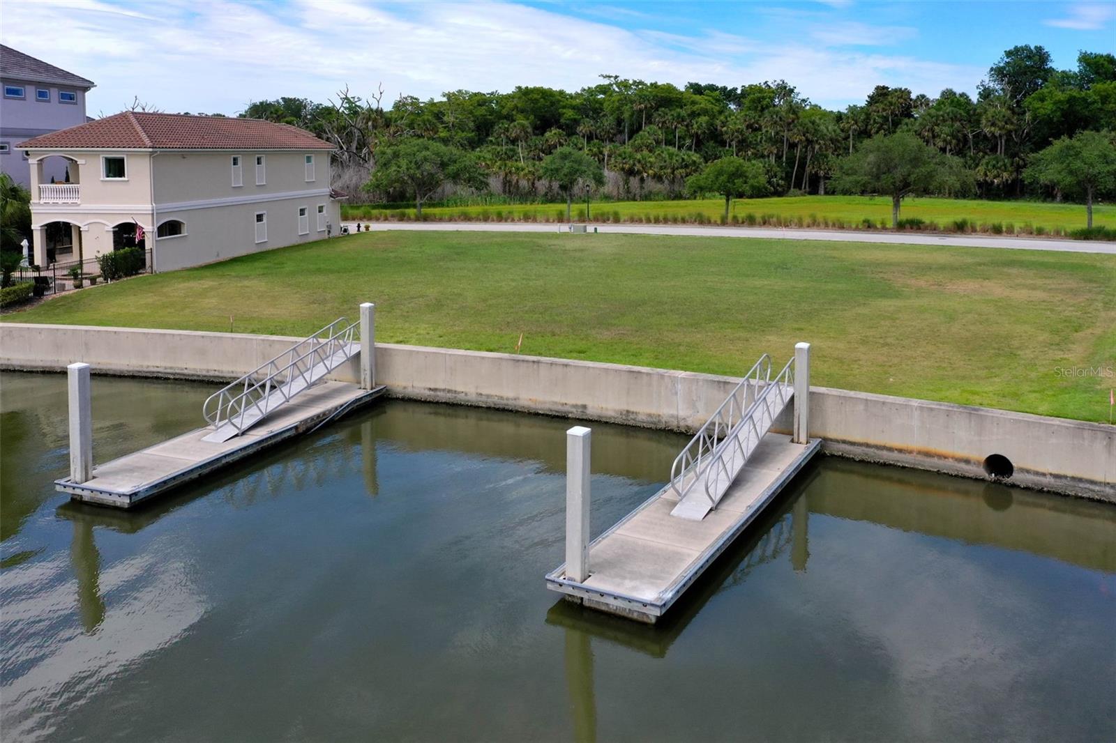 318 HARBOR VILLAGE PT N