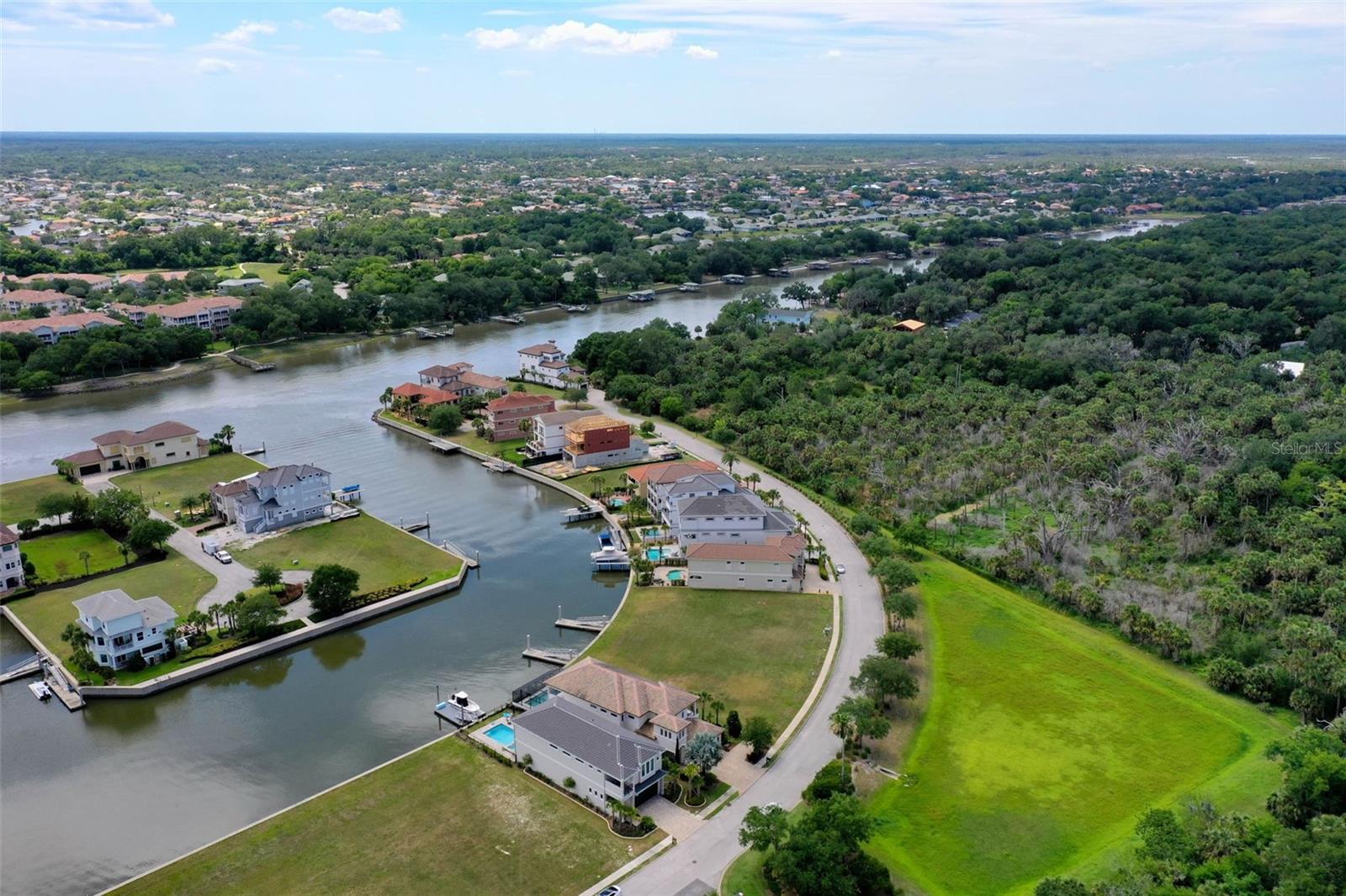 318 HARBOR VILLAGE PT N