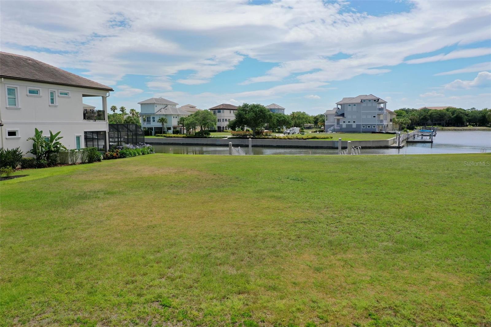 318 HARBOR VILLAGE PT N