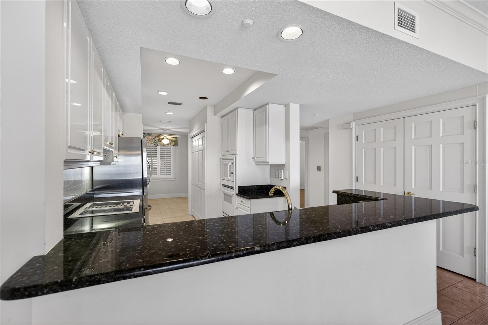 15 AVENUE DE LA MER #2305