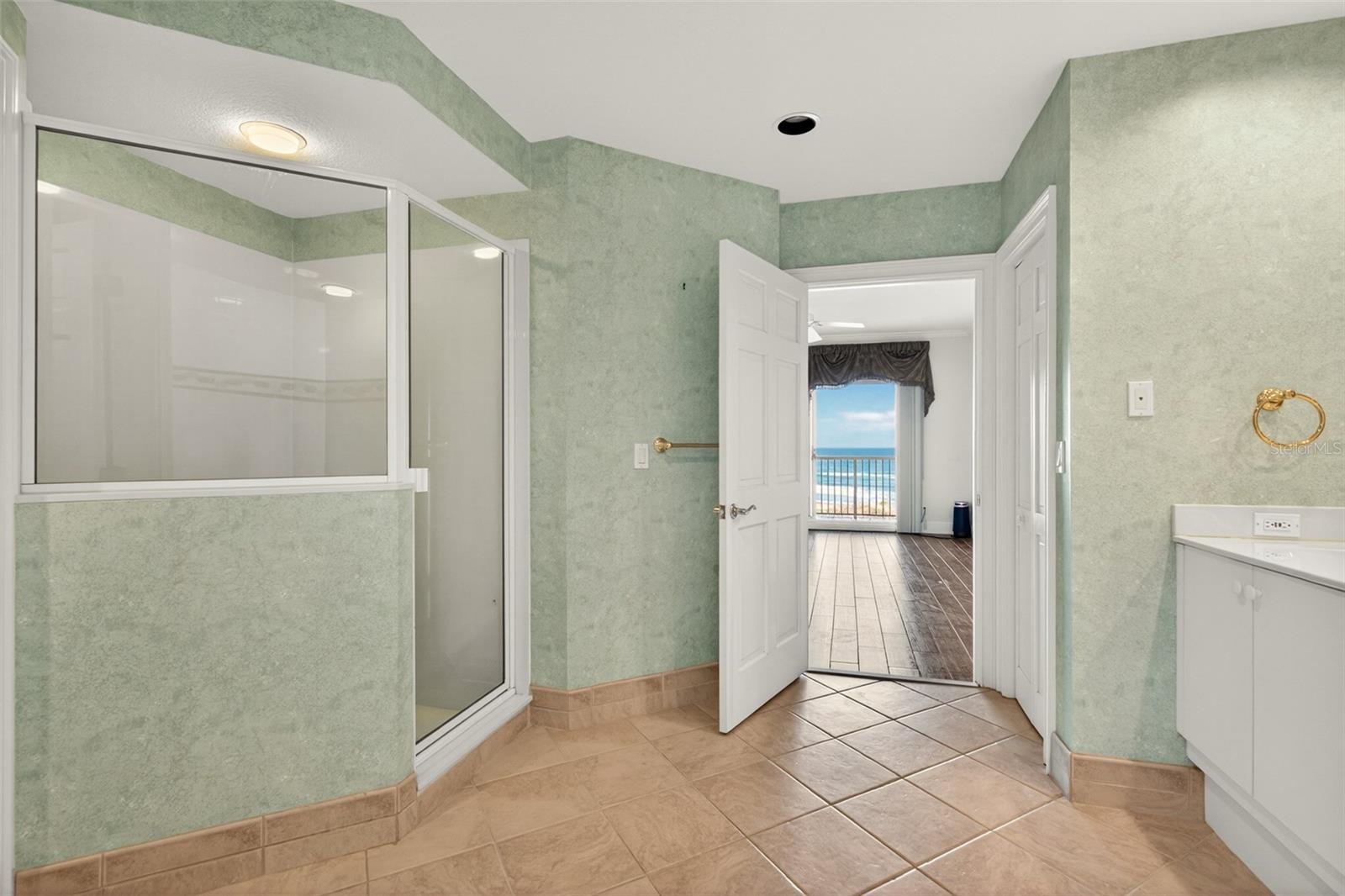 15 AVENUE DE LA MER #2305