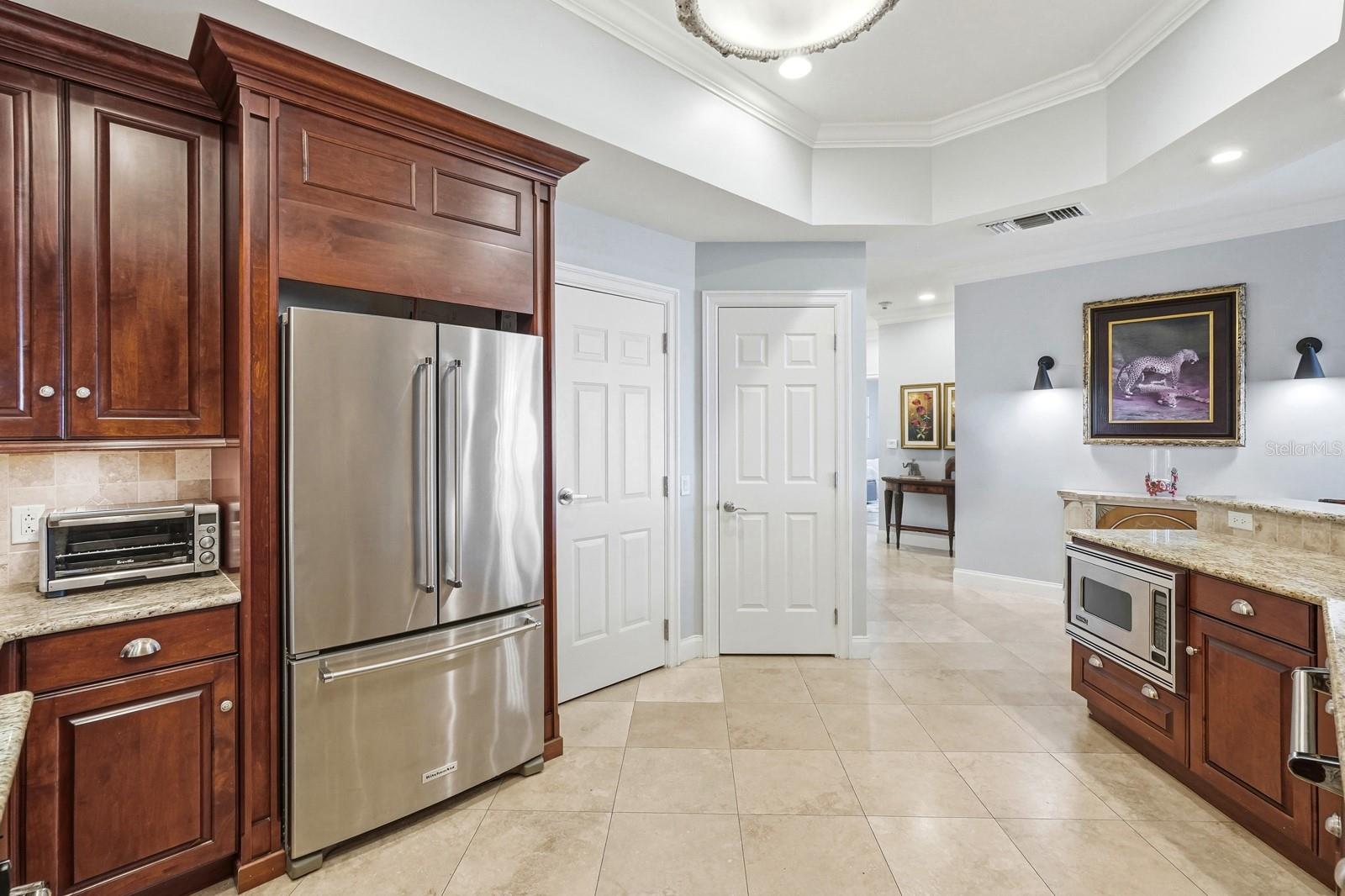 200 OCEAN CREST DR #843