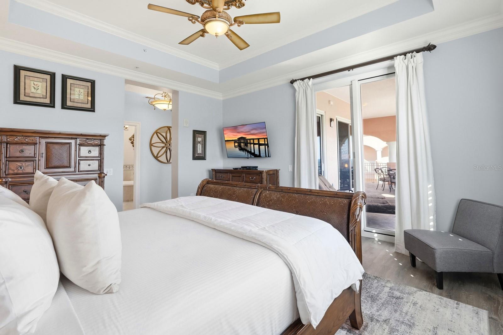 200 OCEAN CREST DR #843