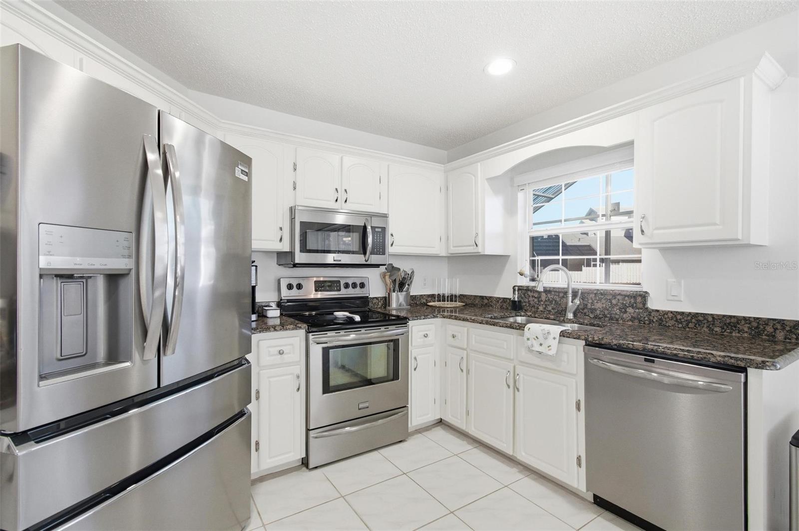 35 BEDFORD DR