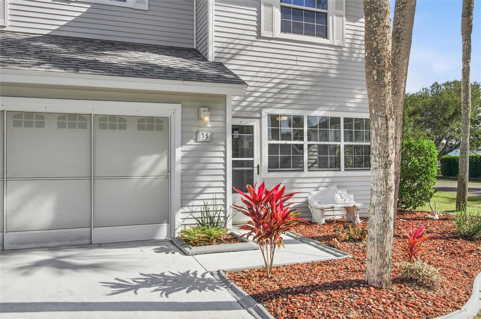 35 BEDFORD DR