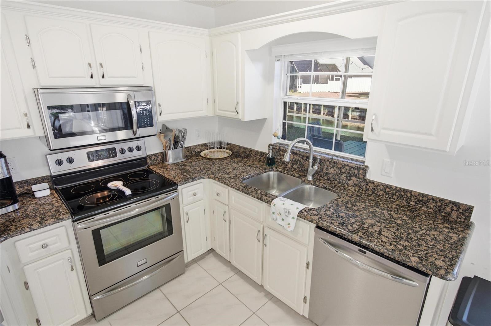35 BEDFORD DR