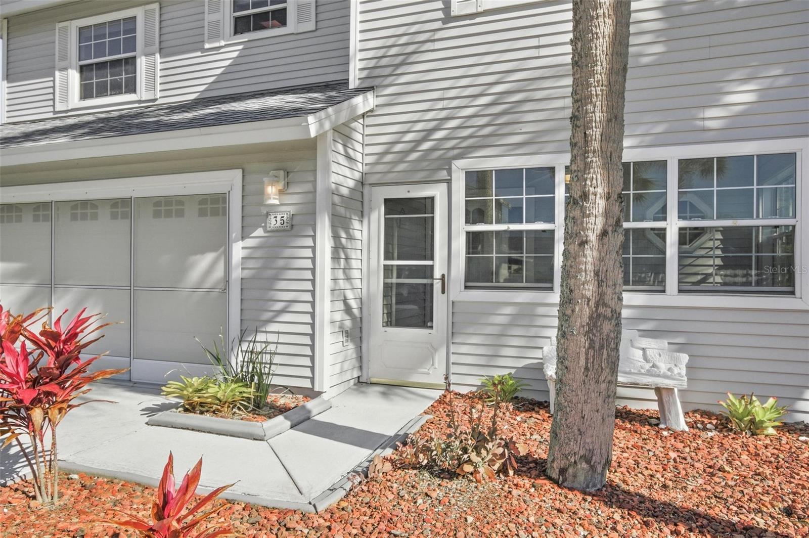 35 BEDFORD DR