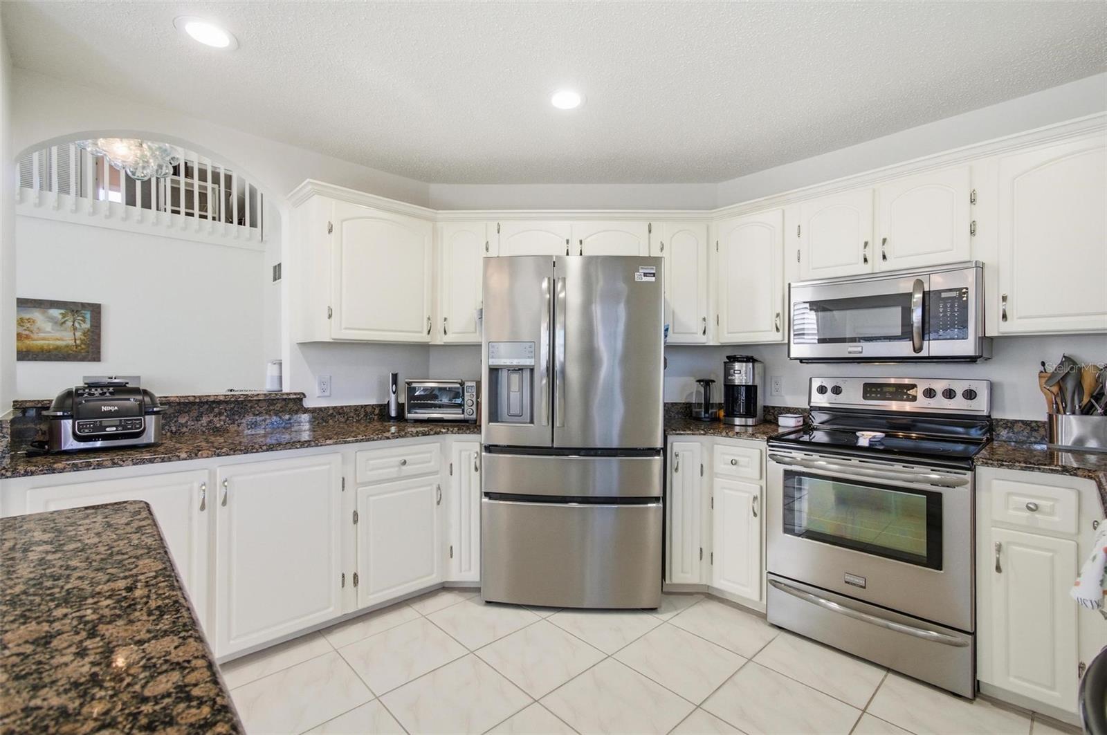 35 BEDFORD DR