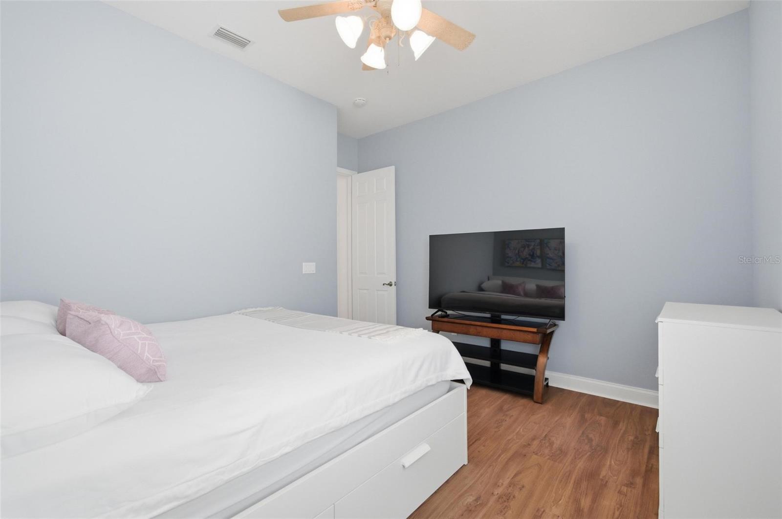 33 MARSHVIEW LN