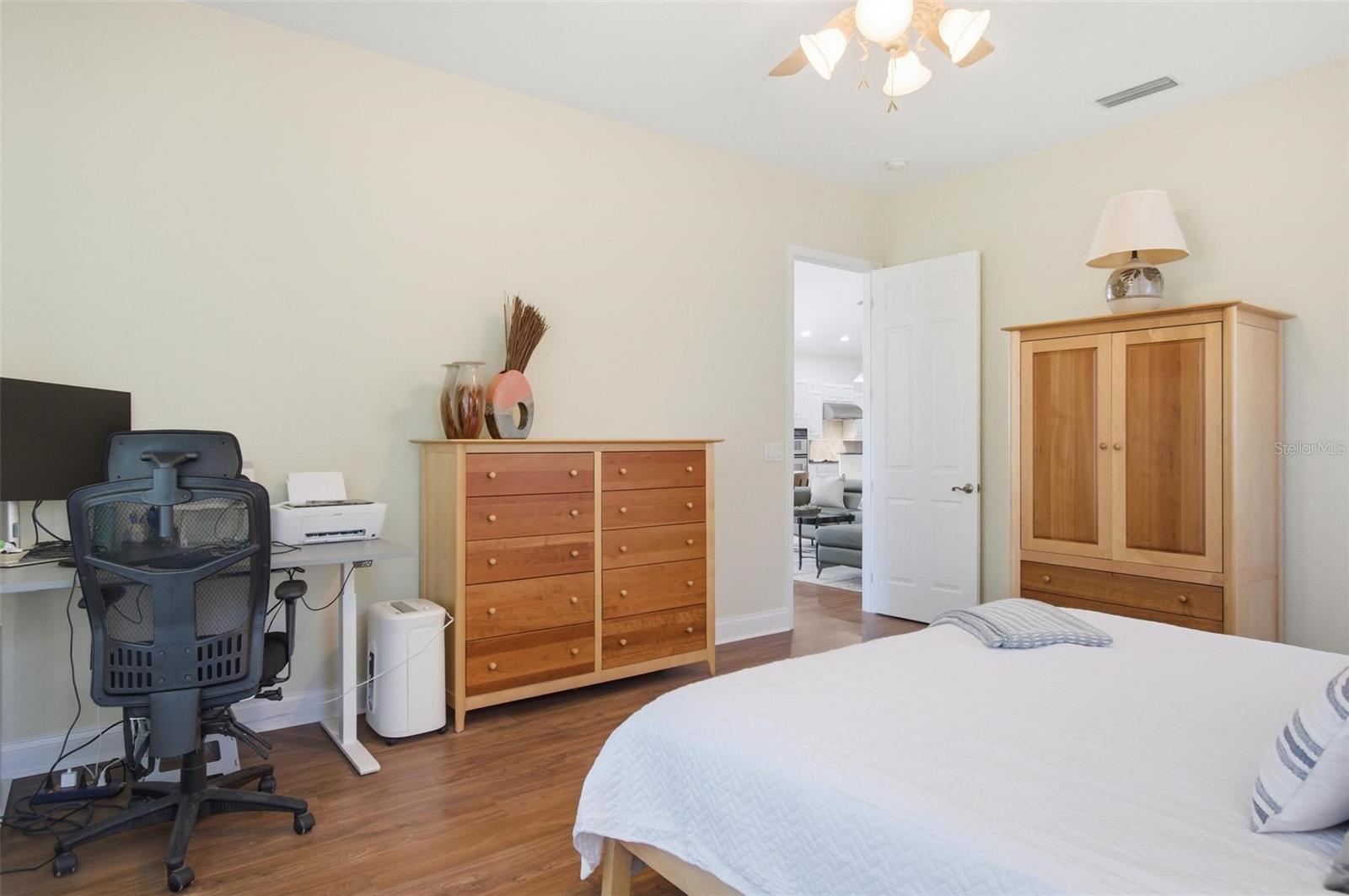33 MARSHVIEW LN