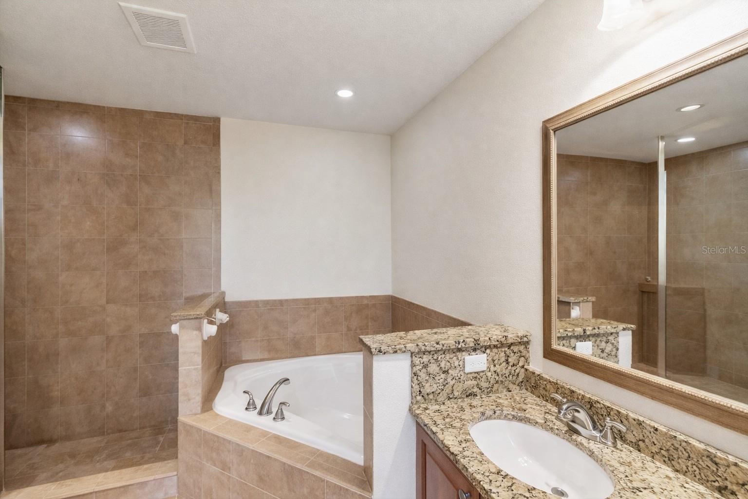 7804 LAKE VISTA CT #404